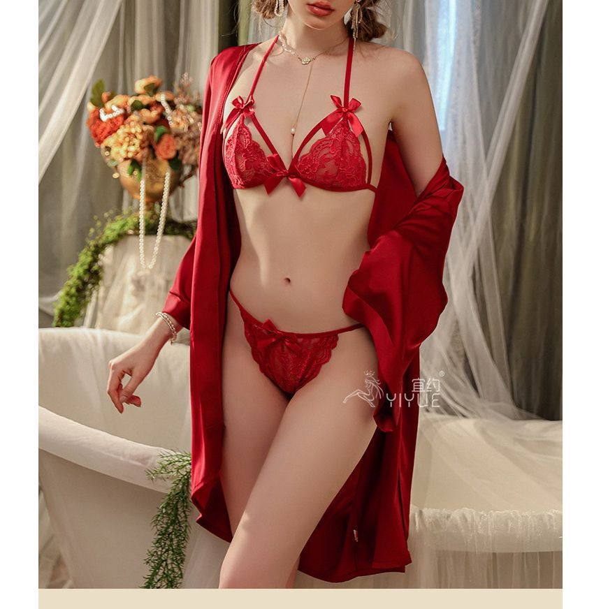 Candyiry - Bralette met kanten accent en uitsparingen, string, satijnen kamerjas en set