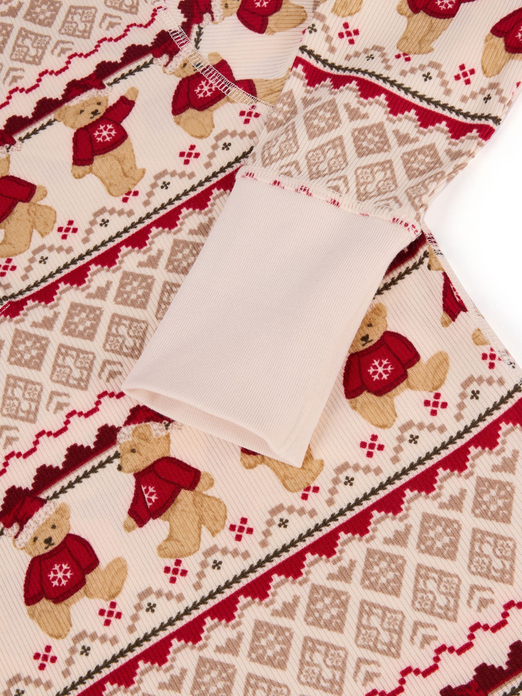Chelsea Peers lange pyjamaset met kerstprint van The Bear en Fair Isle