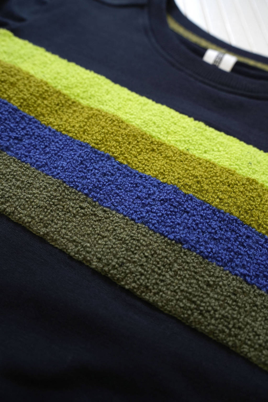 B.Nosy sweater Sven met printopdruk donkerblauw