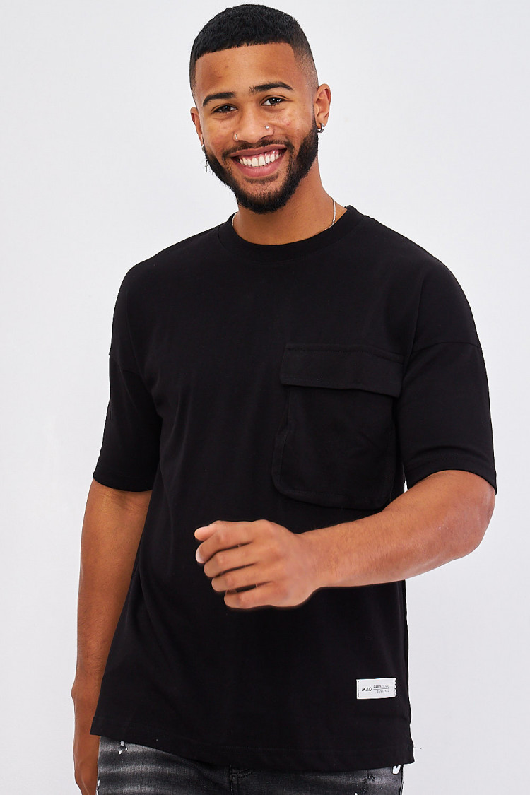 T-shirt noir poche à rabat
