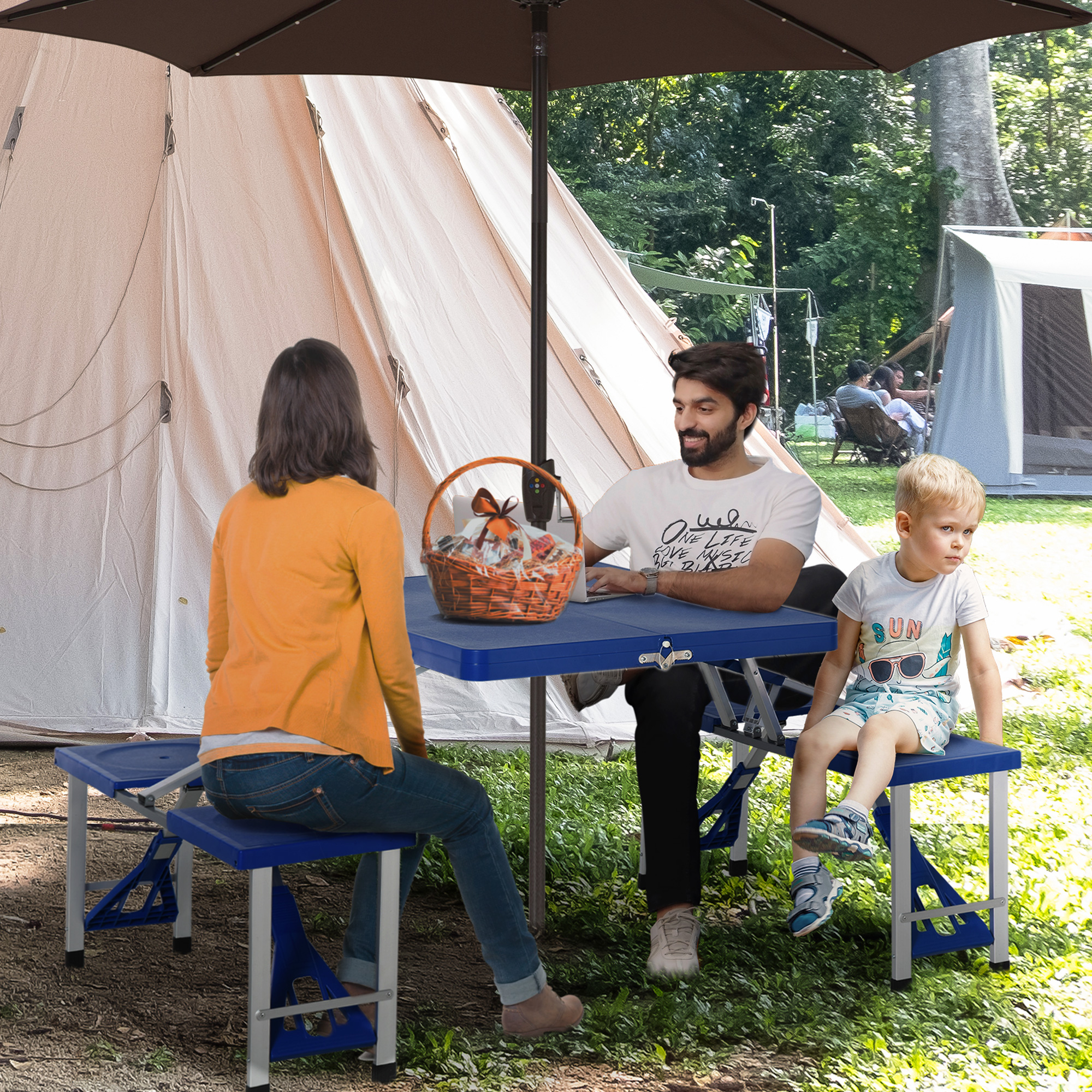Mesa dobrável portátil Outsunny azul para camping, com 4 assentos e orifício para guarda-sol.