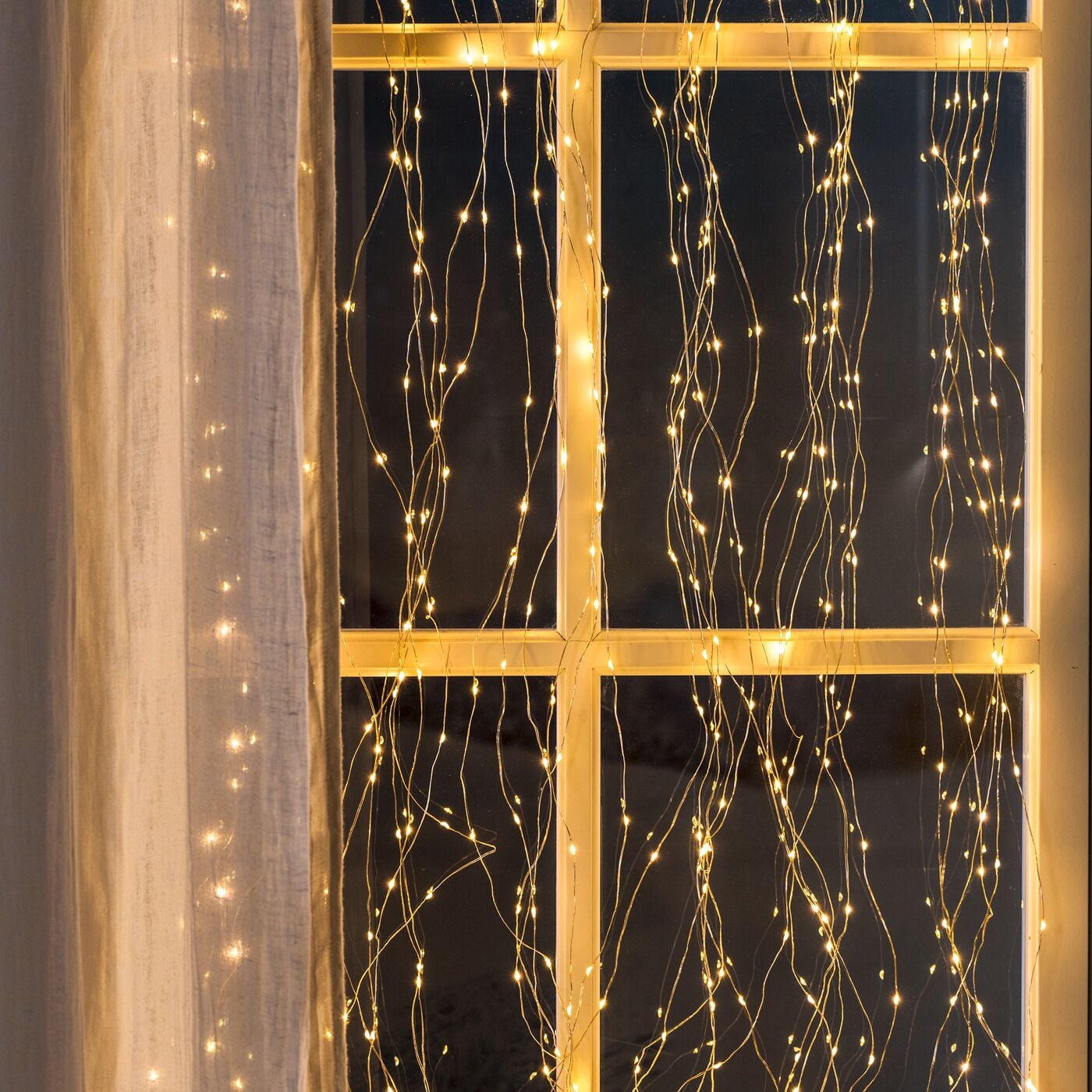 Angela BrudererLED-Lichtervorhang «Angel Hair» mit 540 LED-Lichtern