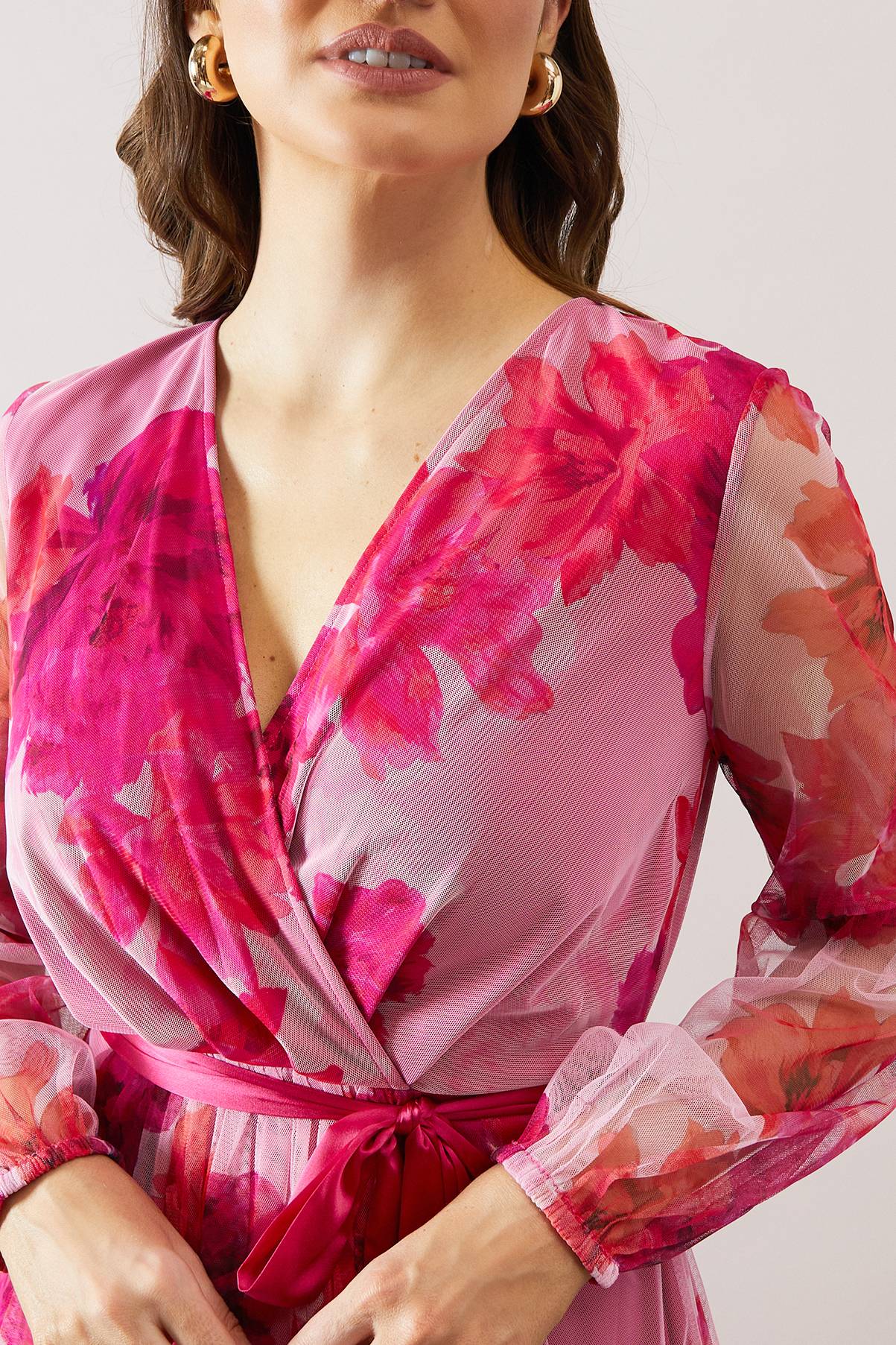Wallis Robe Midi en Mesh Floral avec Lien en Satin