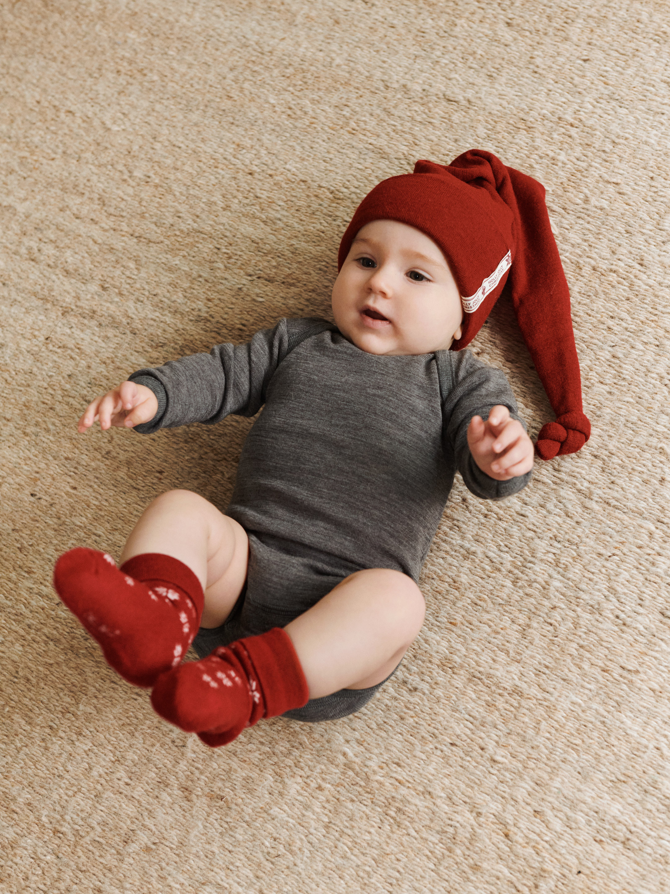 Baby kerstmuts van merinowol in Kersthart
