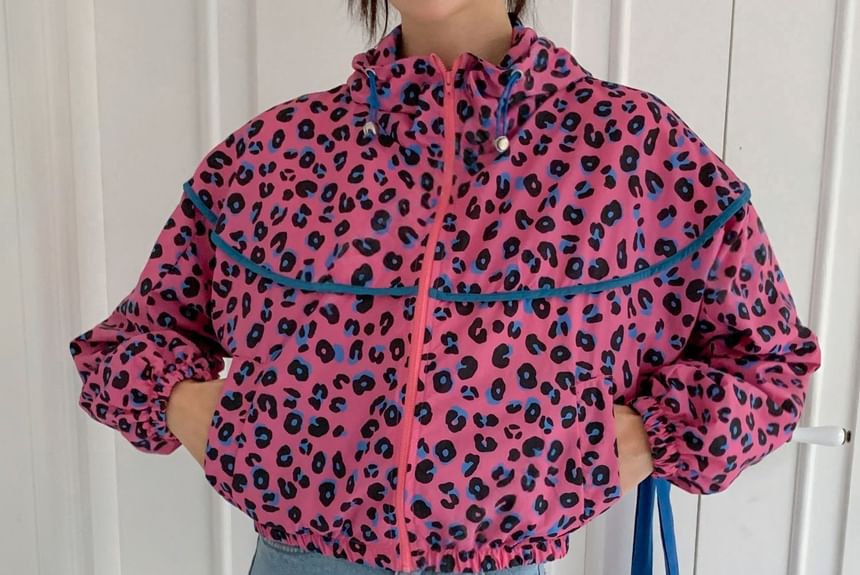 SeoulPop - Luipaard capuchon cropped jack met rits