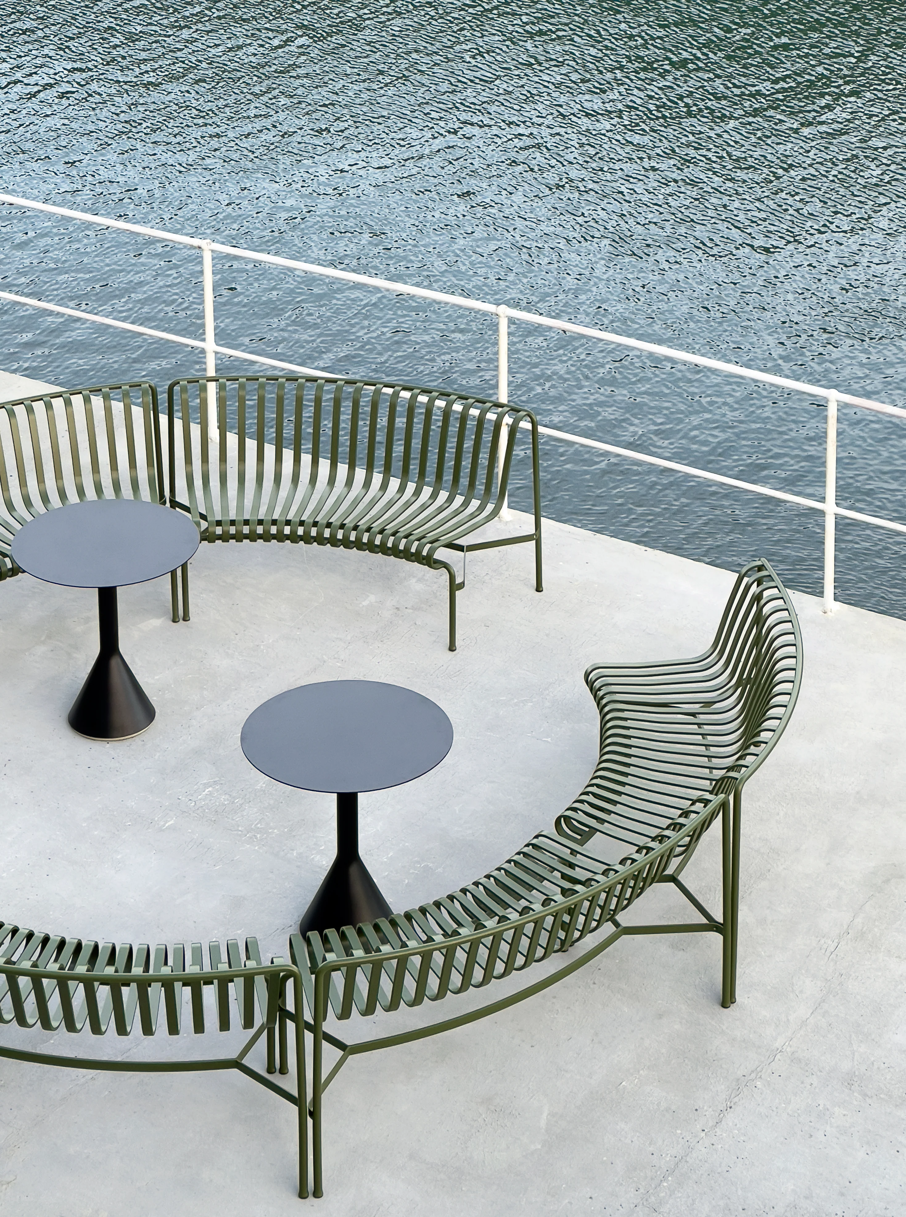 HAY  Palissade Park Dining in-in havebænk - Sky Grey