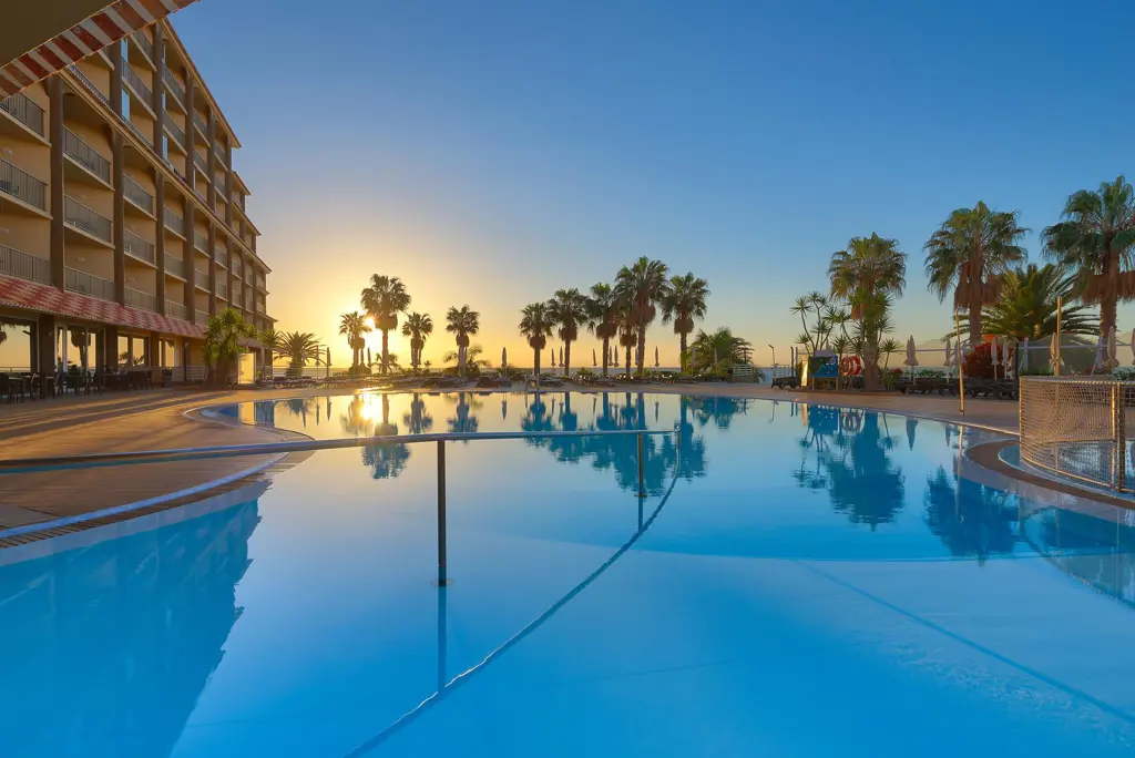 The Views Oasis Hotel Logies - Hotel