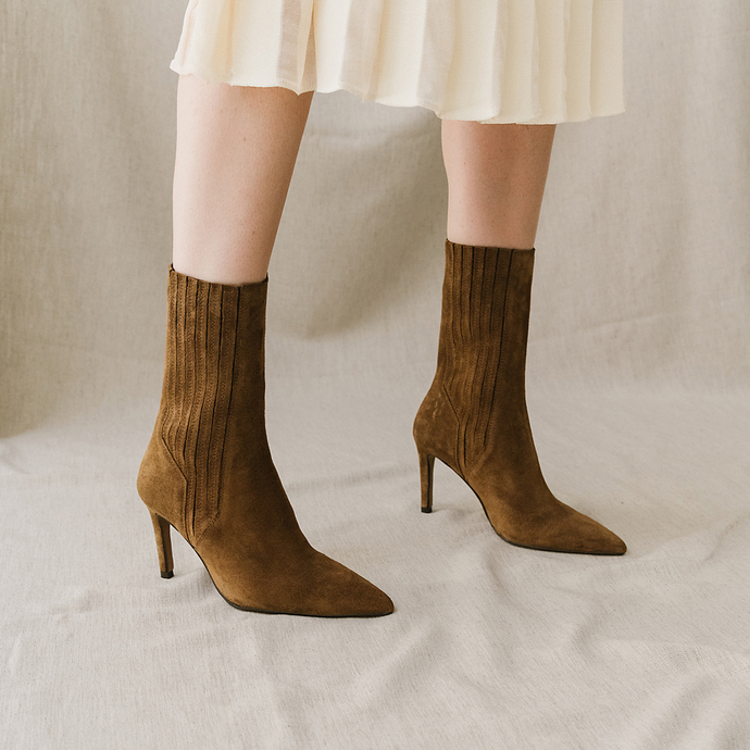 Boots à talons hauts et bouts pointus  en croute tabac