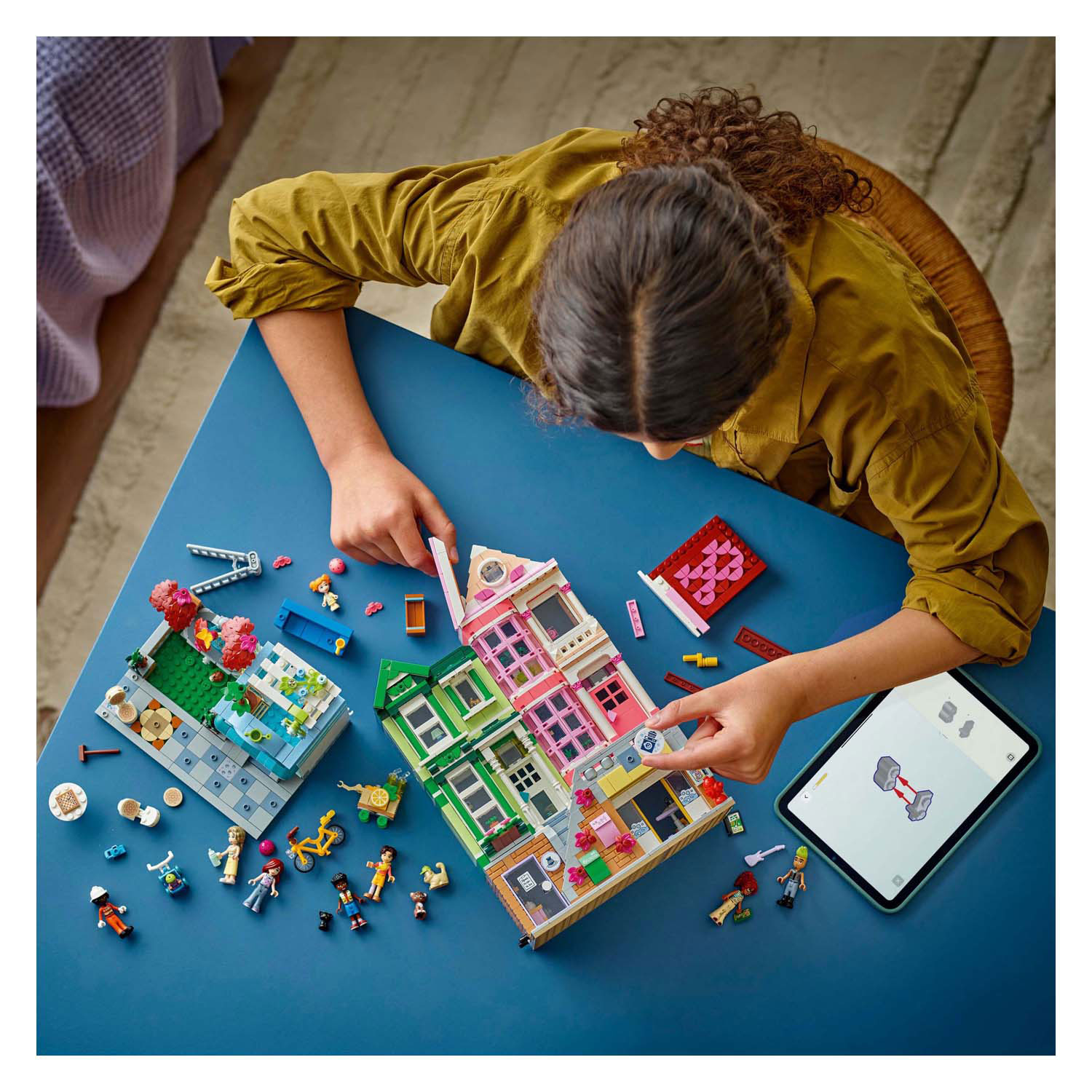 LEGO Friends 42670 Heartlake City Appartementen En Winkels