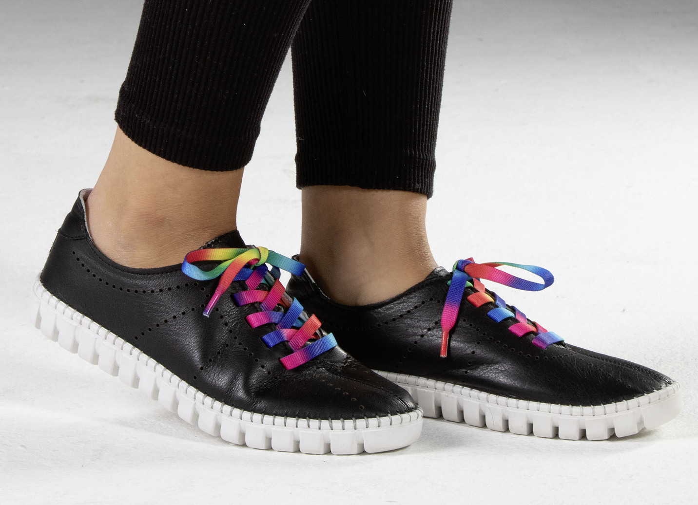 Gemini Schnürschuh mit Schnürsenkel in Regenbogen-Farben