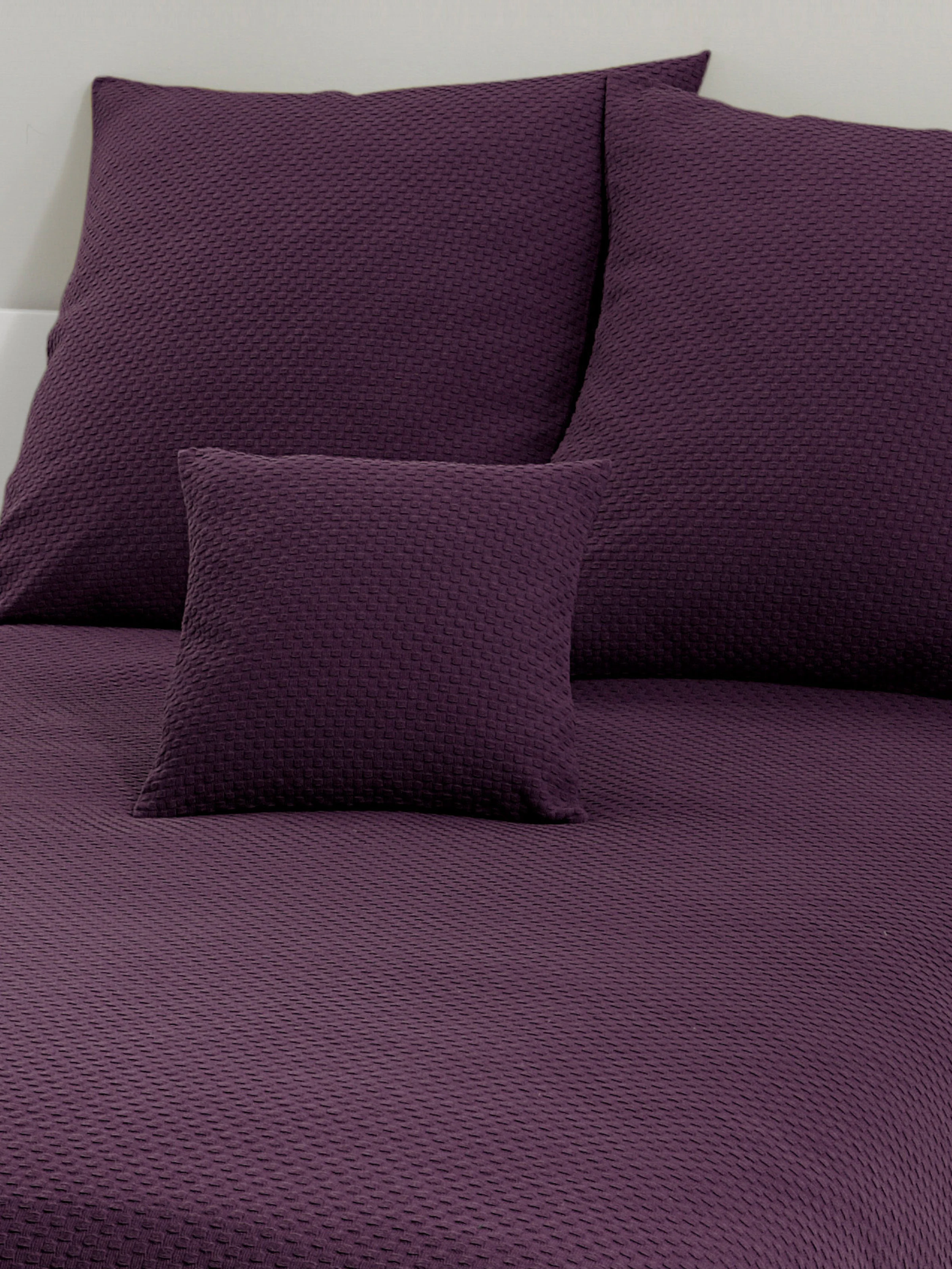 Pereira da Cunha Tagesdecke in aubergine
