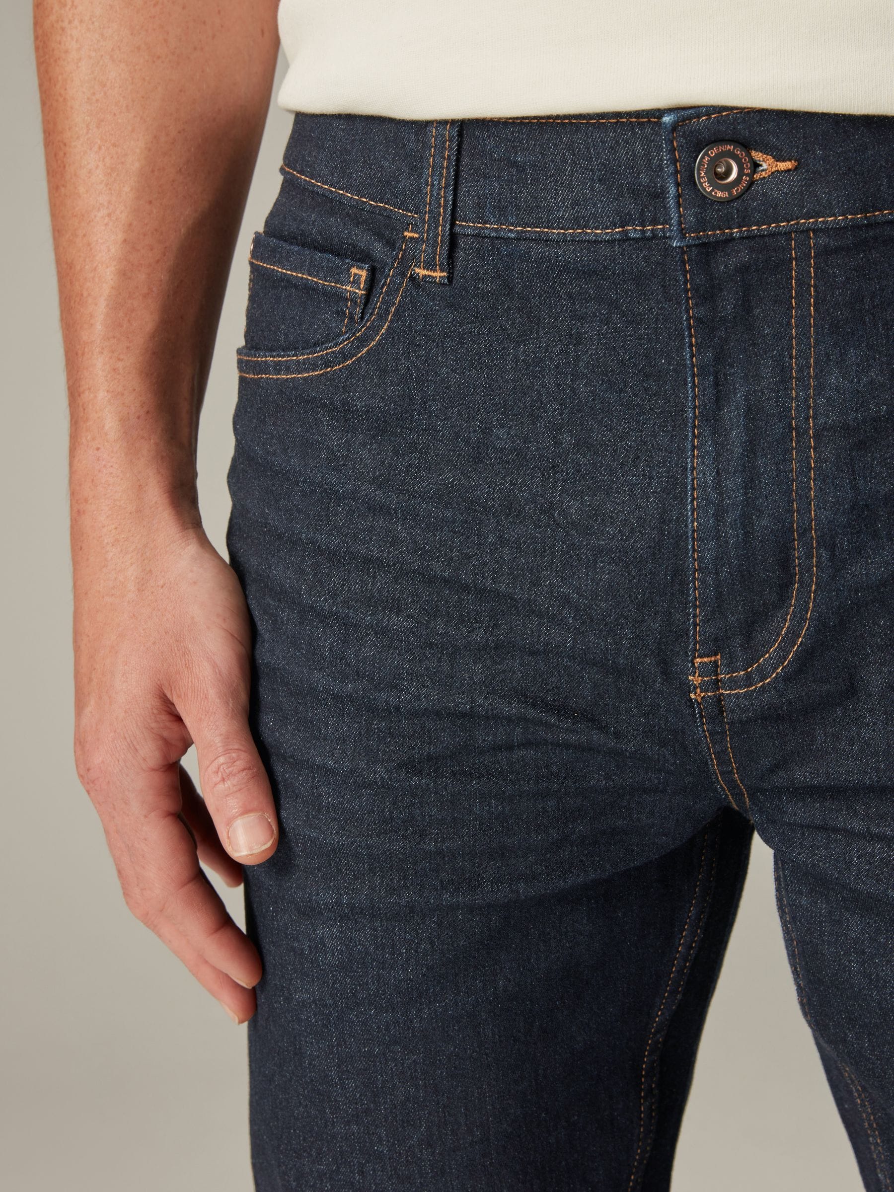 Donkerblauw - Straight-fit Essential stretchy jeans met rechte pasvorm