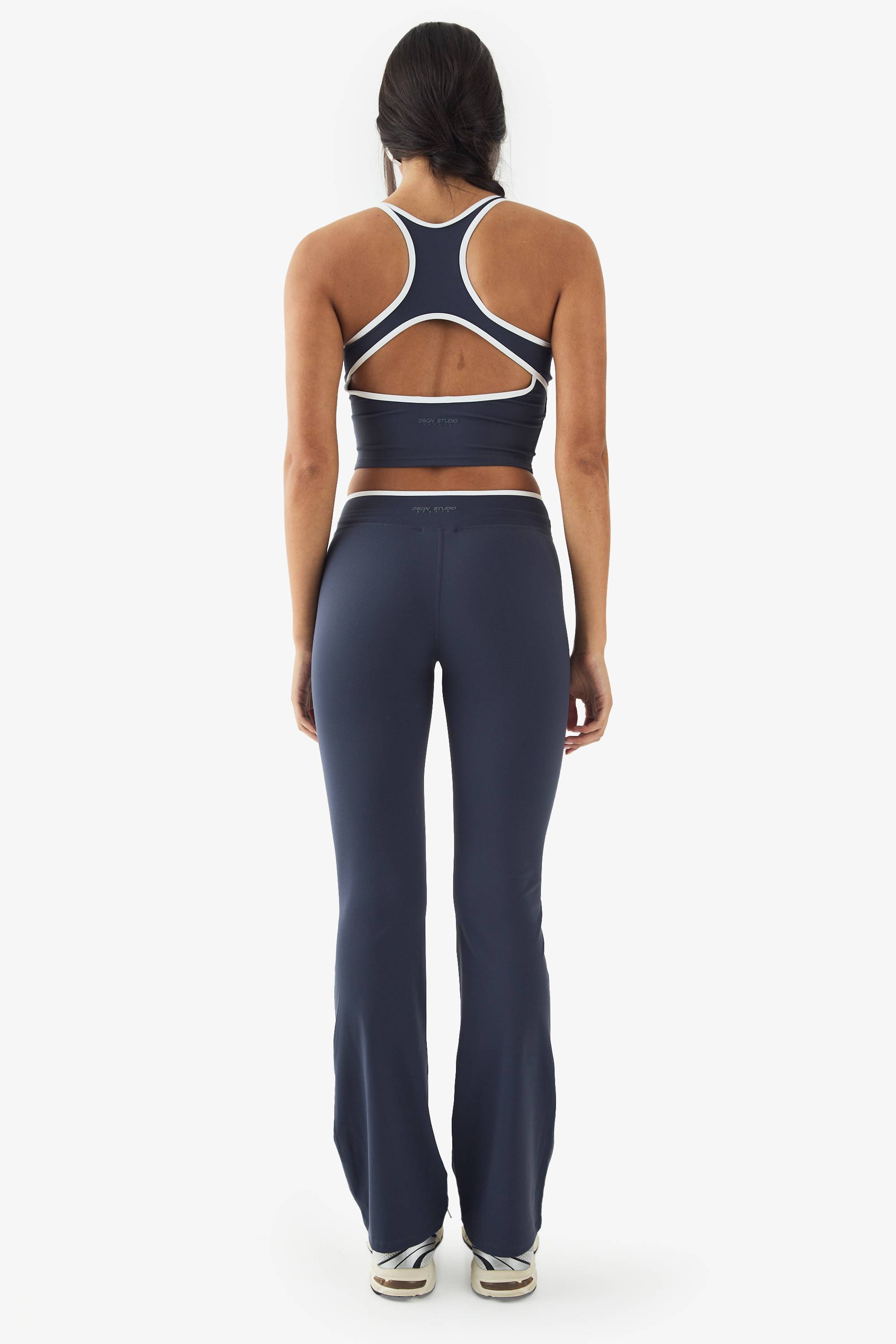 DSGN Studio Ultra Sculpt Legging à taille portefeuille avec garniture contrastée et jambes évasées