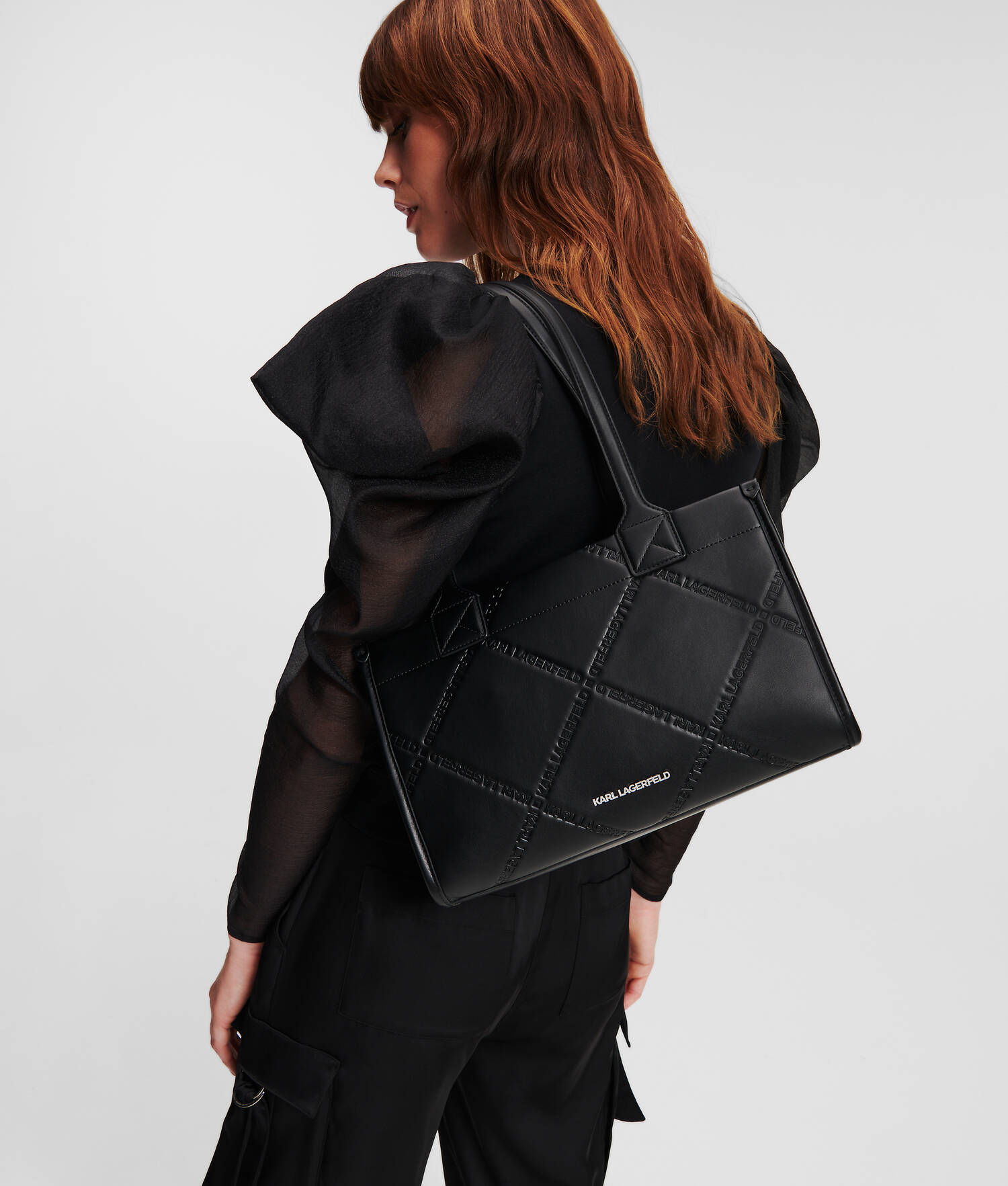 CABAS DE TAILLE MOYENNE AVEC LOGO EN RELIEF K/SKUARE