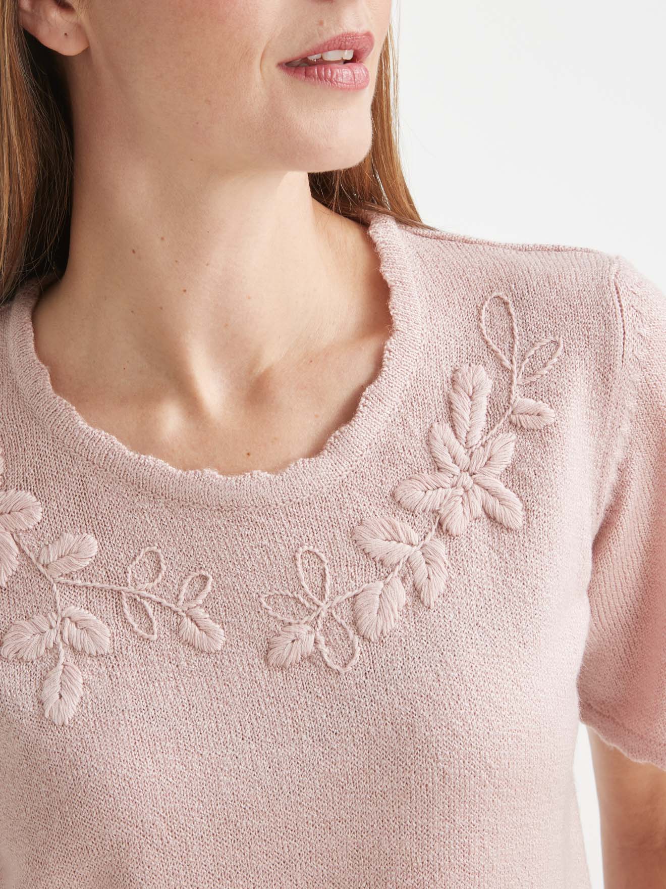 Pull brodé manches courtes