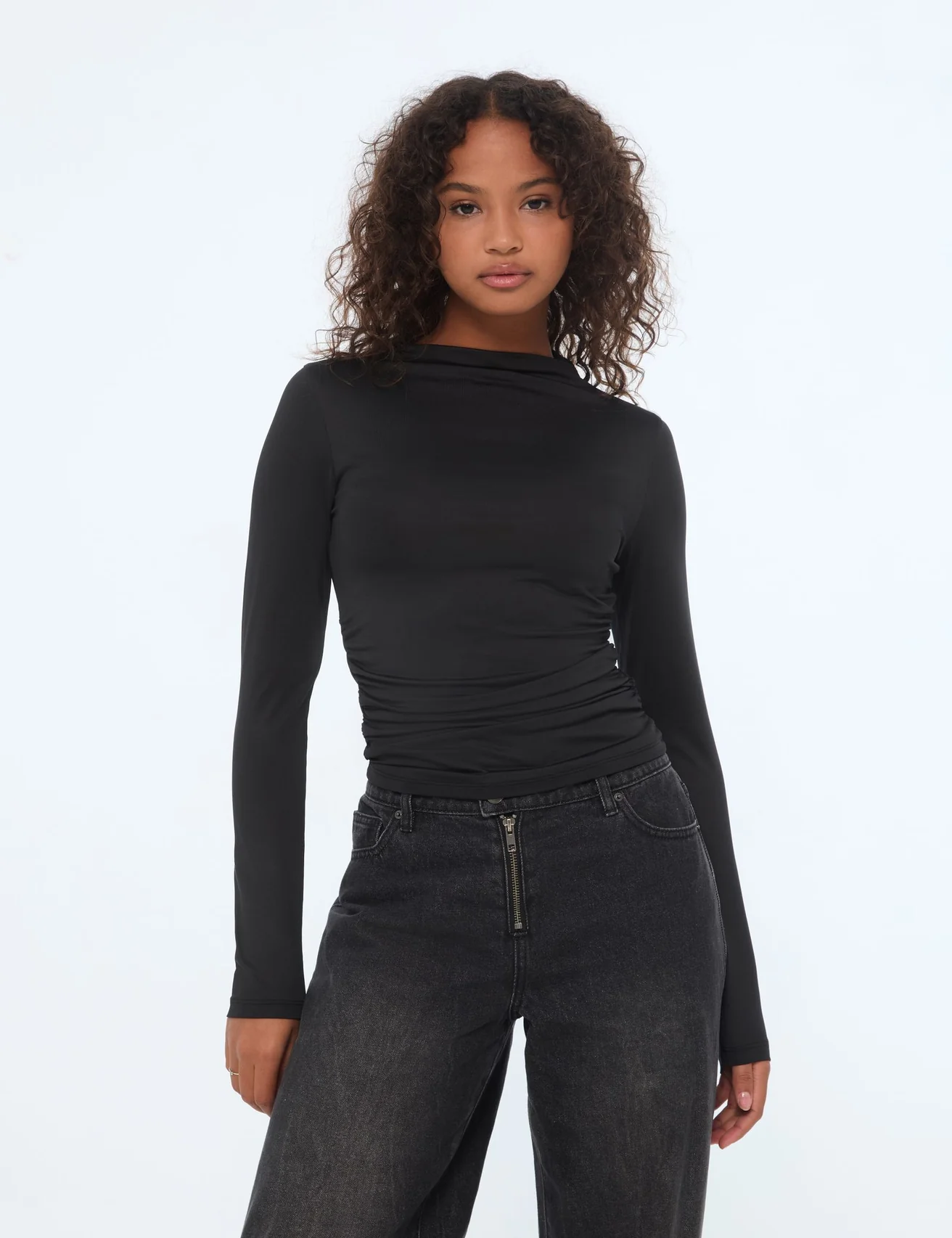 T-shirt satiné avec fronces noir