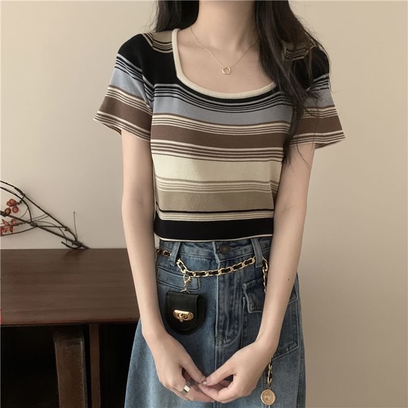 Sisyphi - Gestreepte crop top met korte mouwen en vierkante hals