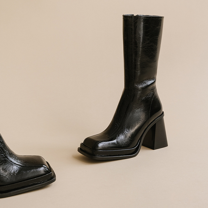 Bottes à talons, plateformes et bouts ca...  en cuir brillant noir