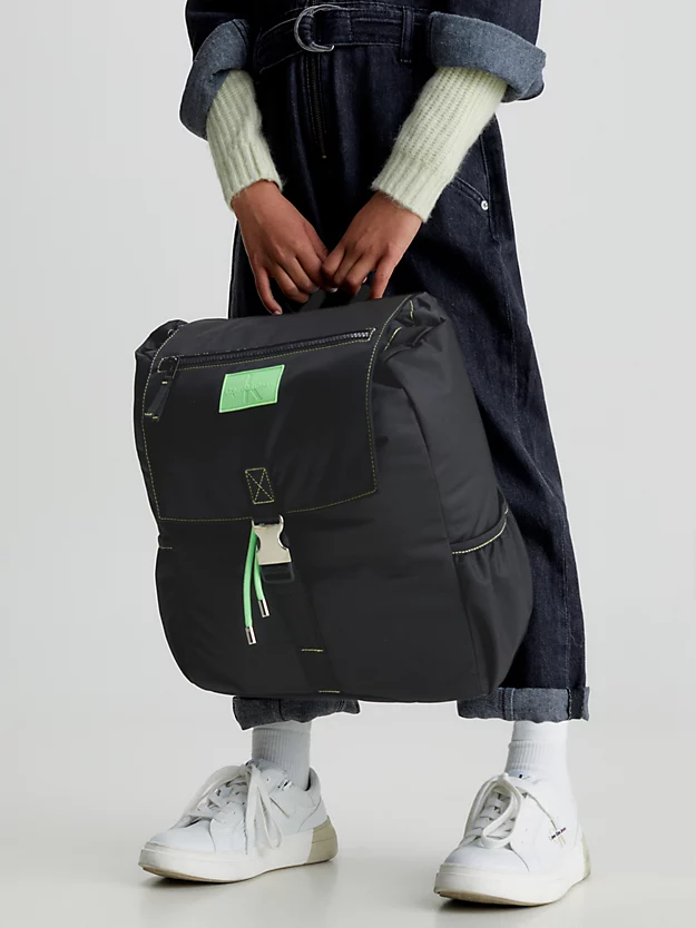 Mochila com aba para crianças