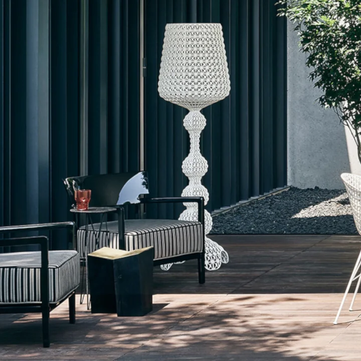 Kartell - Cara Sessel, Gestell elfenbein / Bezug beige