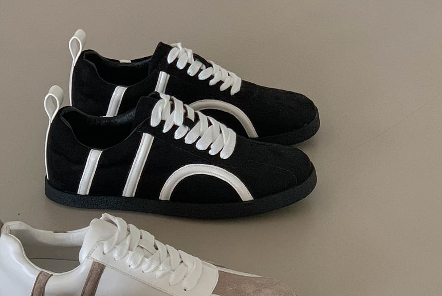 SeoulPop - Tweekleurige sneakers met rubberen zool