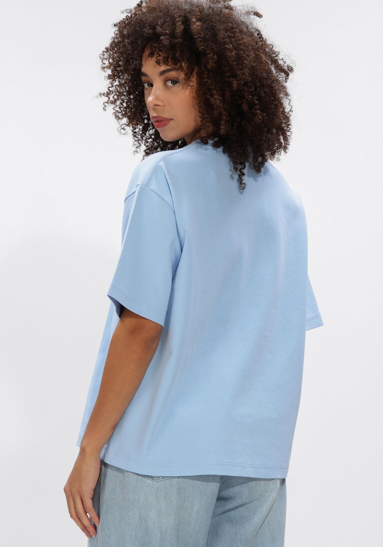 lichtblauwe olaf hussein t-shirt retro logo boxy tee