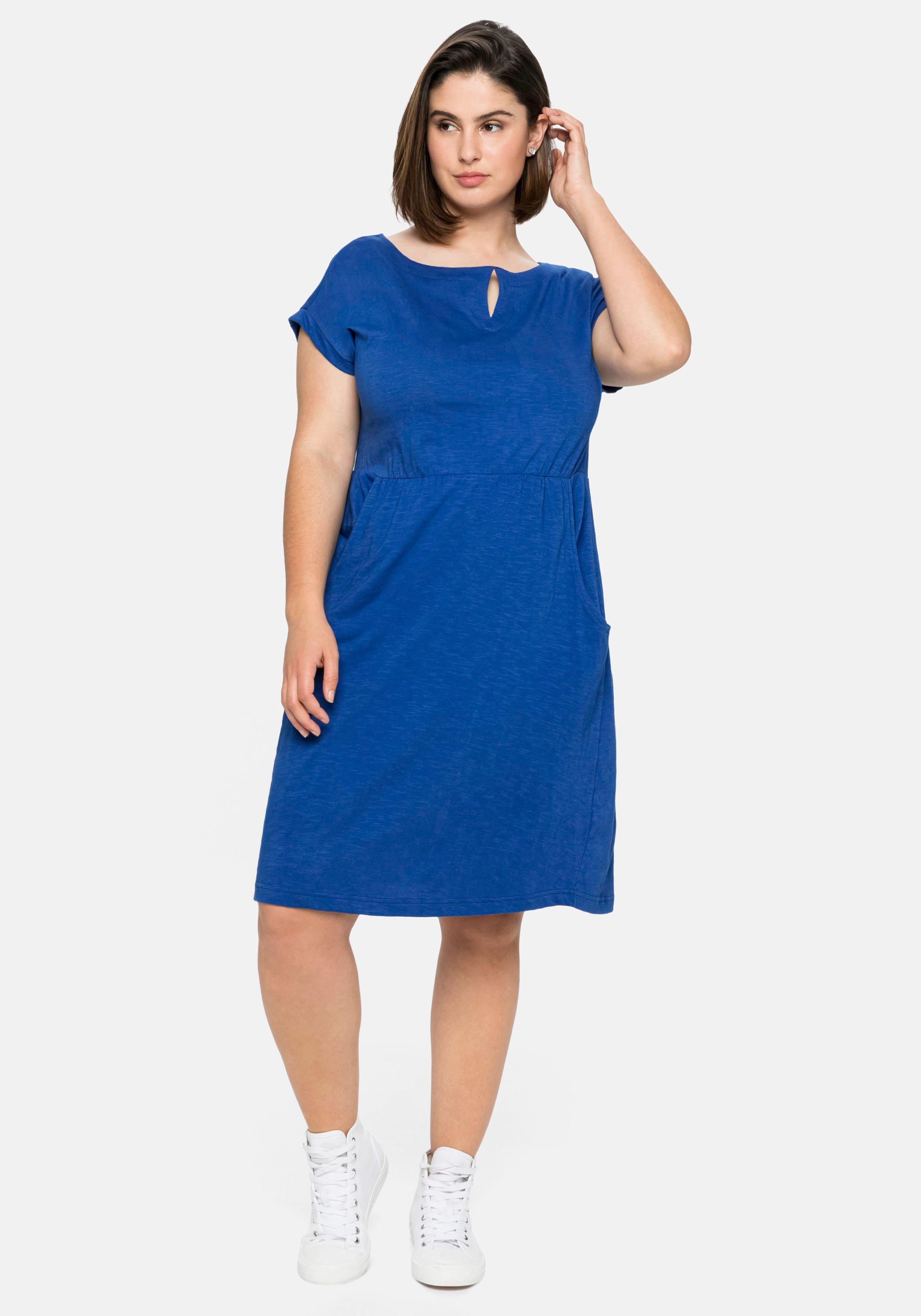 Jerseykleid mit weitem Ausschnitt und Taschen