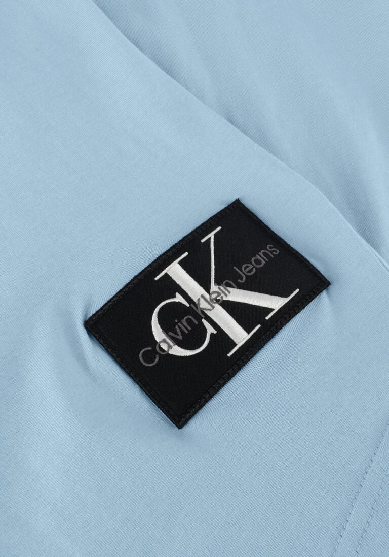 CALVIN KLEIN lichtblauwe calvin klein t-shirt badge turn up sleeve