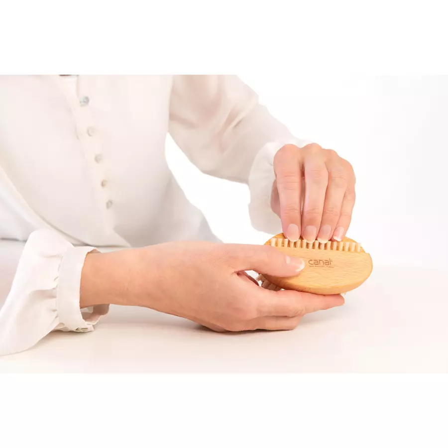 canal® Hand- und Nagelbürste mit schräger Nagelreihe
