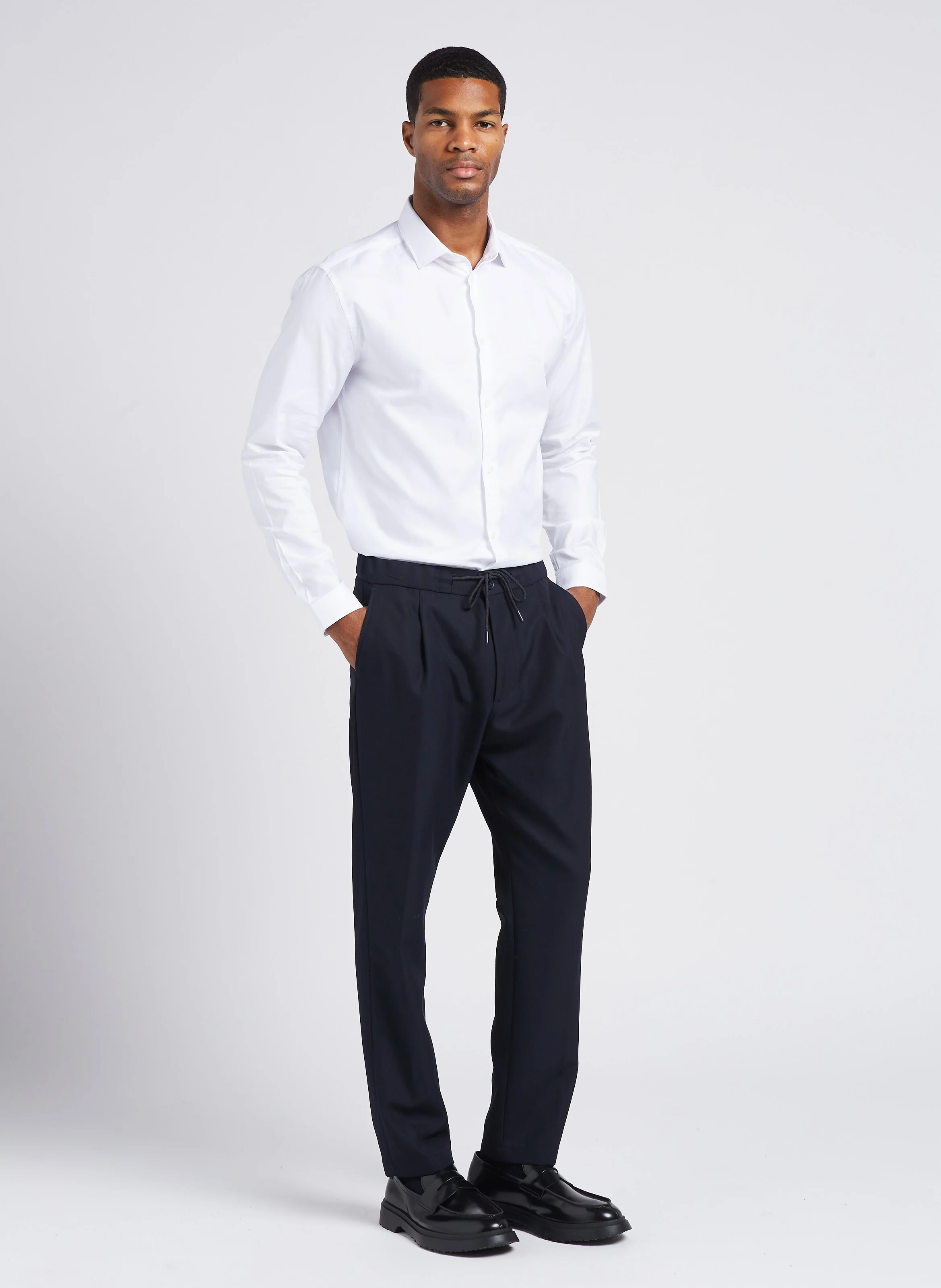 KUGAN - Chemise col classique slim-fit en coton | Blanc