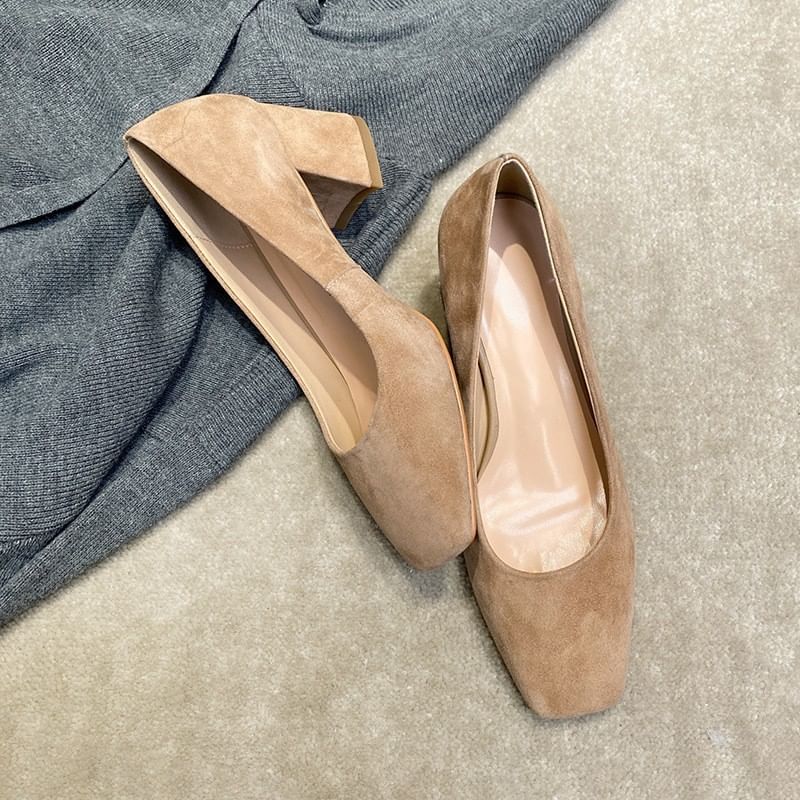 Karlao - Pumps met blokhak en vierkante neus van imitatiesuède