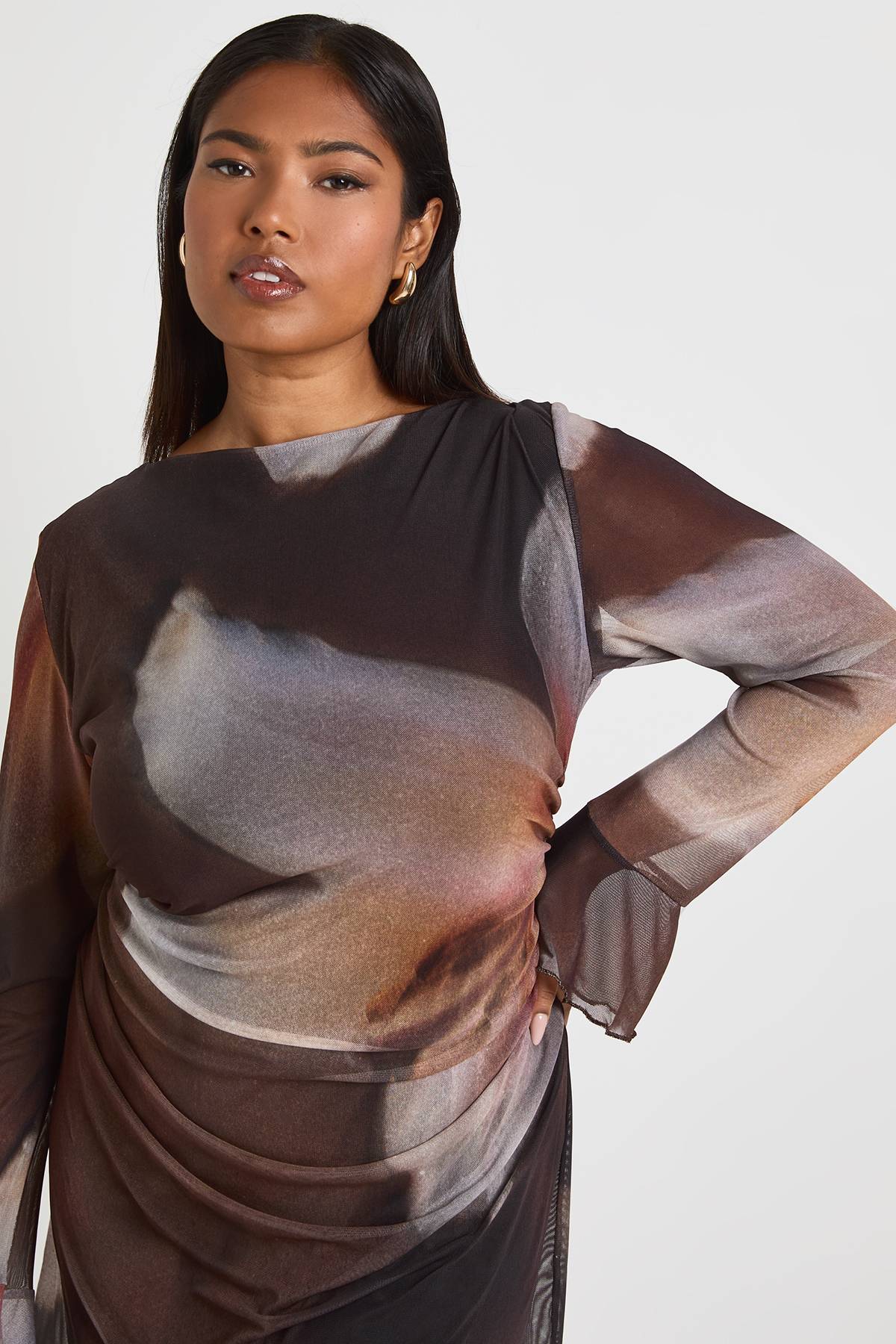 boohoo Robe mini shift florale froncée pour grande taille
