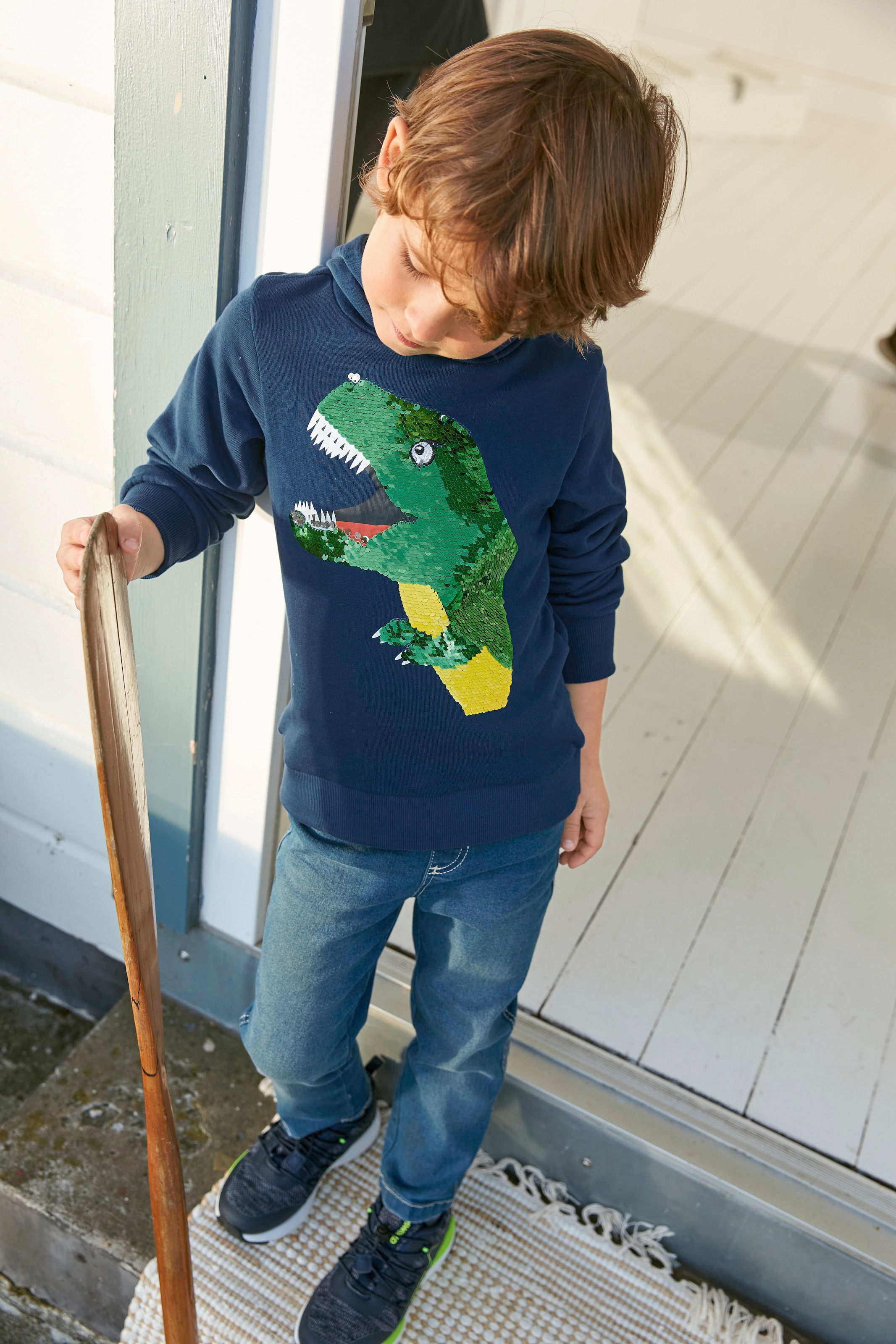 KIDSWORLD Kapuzensweatshirt »mit tollem Dino aus Wendepailletten«, Langarm,  Basic-Passform,  bedruckt,  aus  Baumwolle
