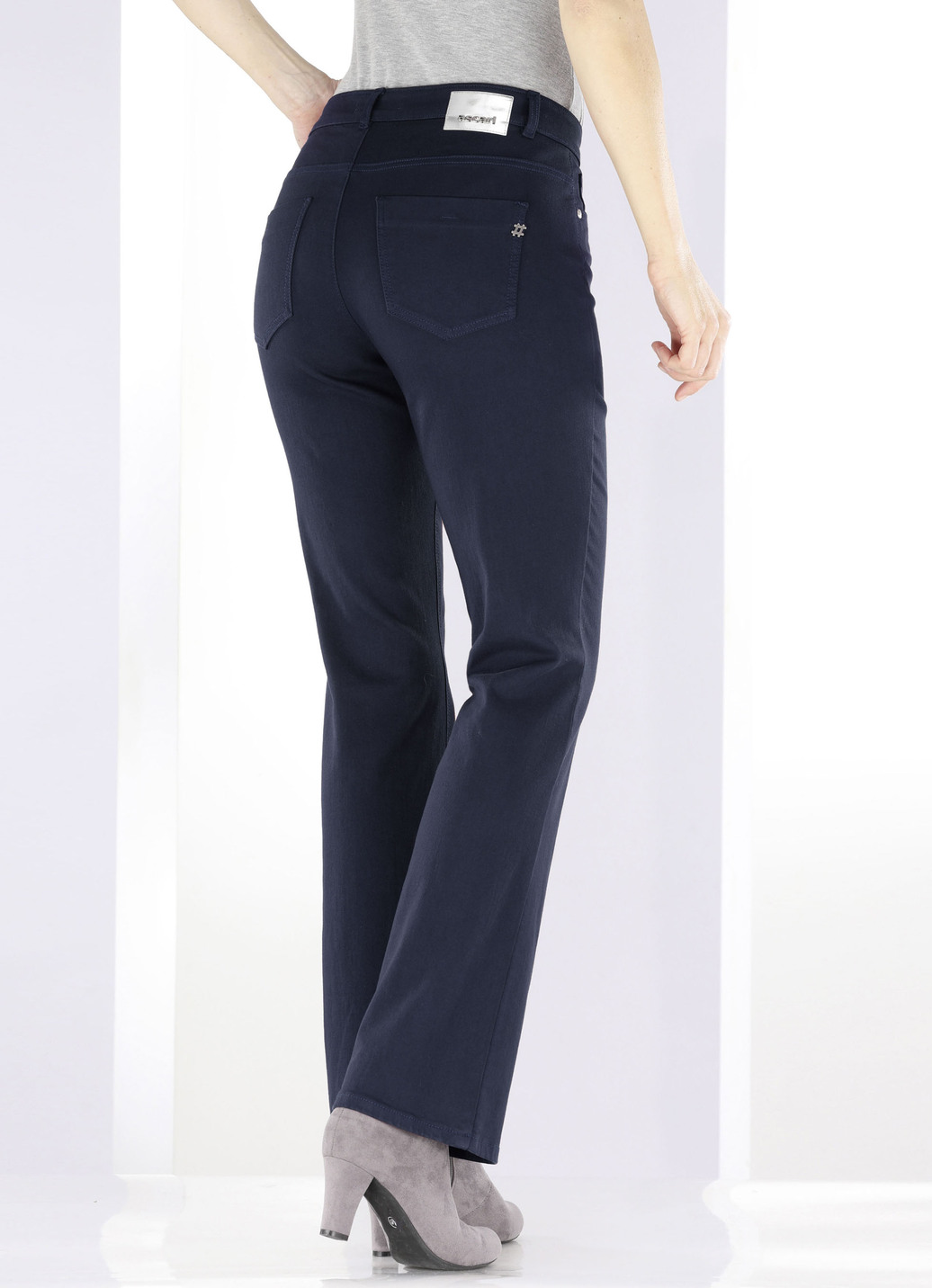 Magic-Jeans mit modisch weiterem Beinverlauf