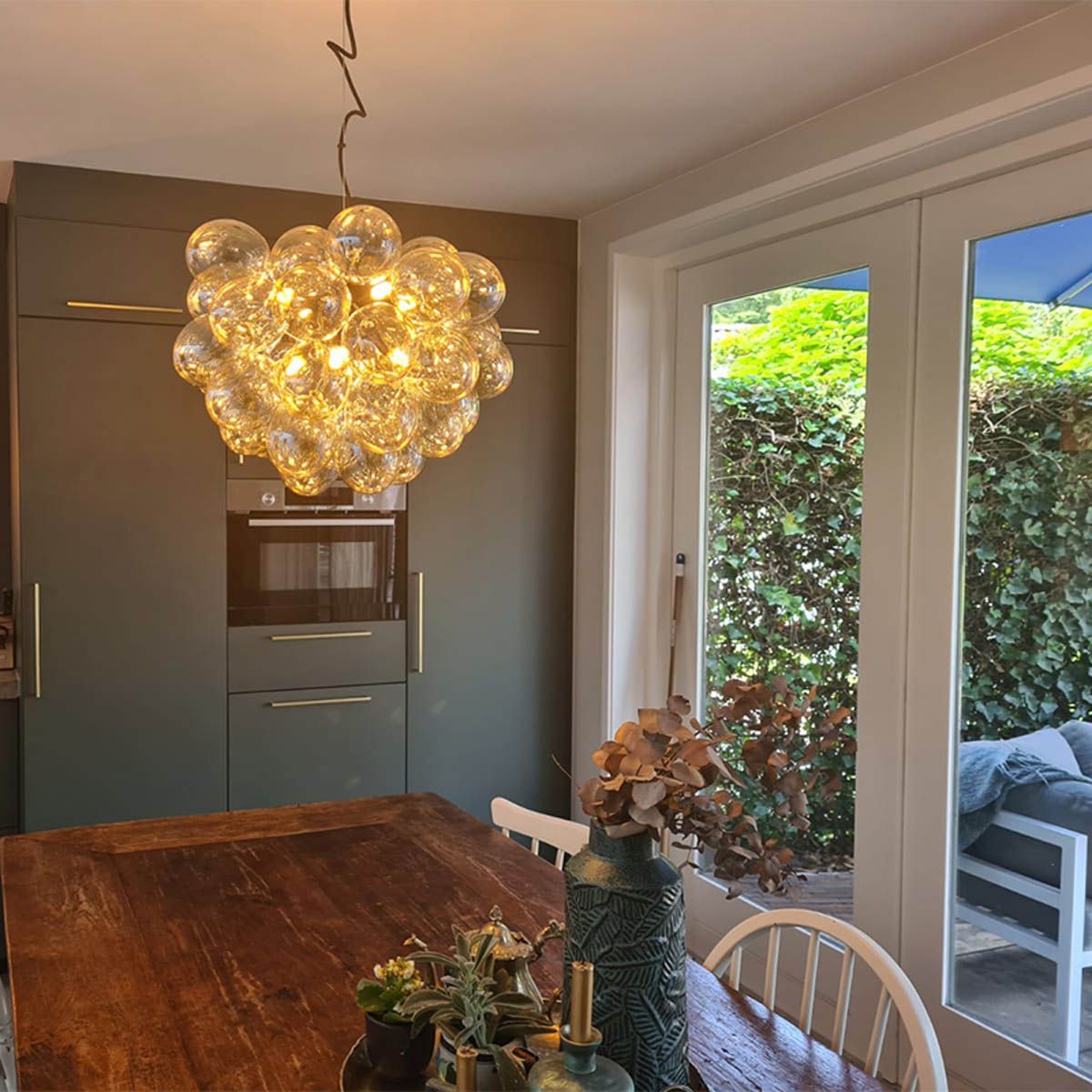 Smart hanglamp zwart met Amber glas incl. 8 Wifi g9 - Uvas