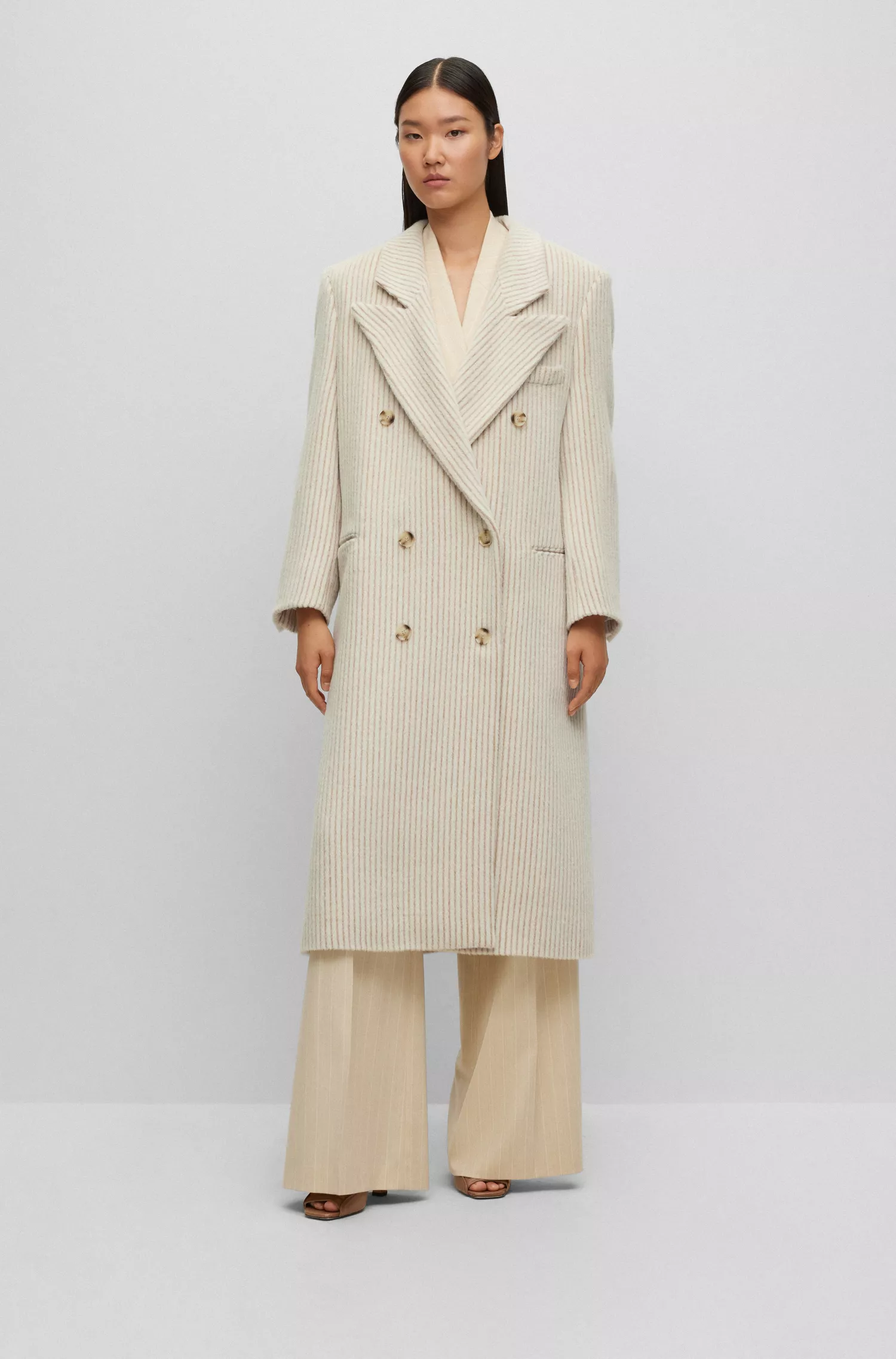 Casaco oversized BOSS com risca de giz preta em alpaca e lã.