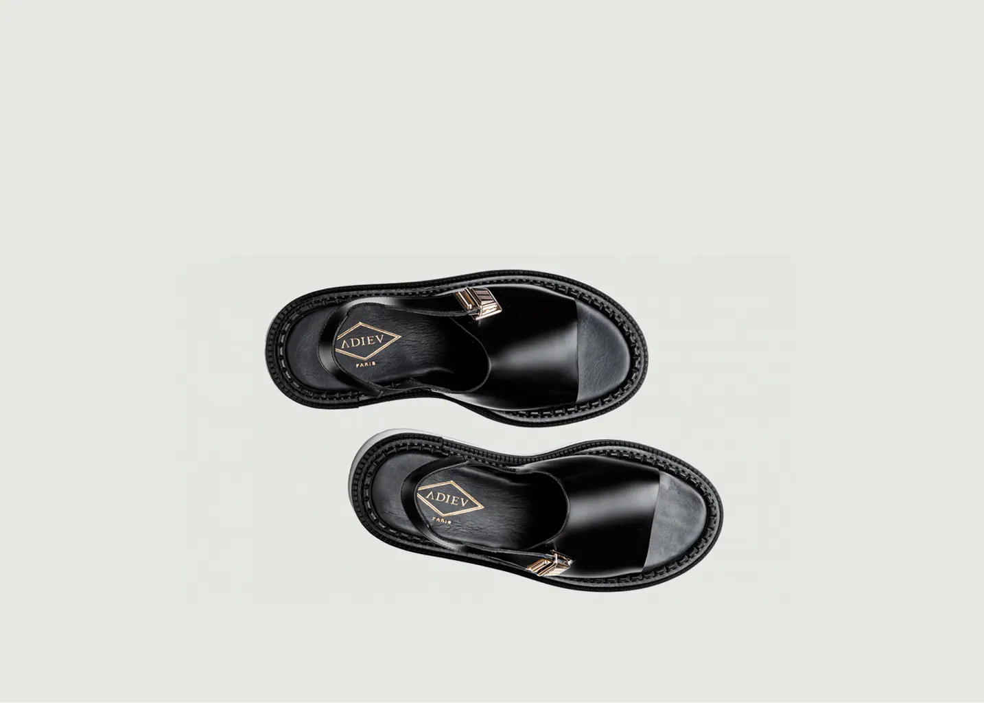 Sandale Type 200, Adieu
