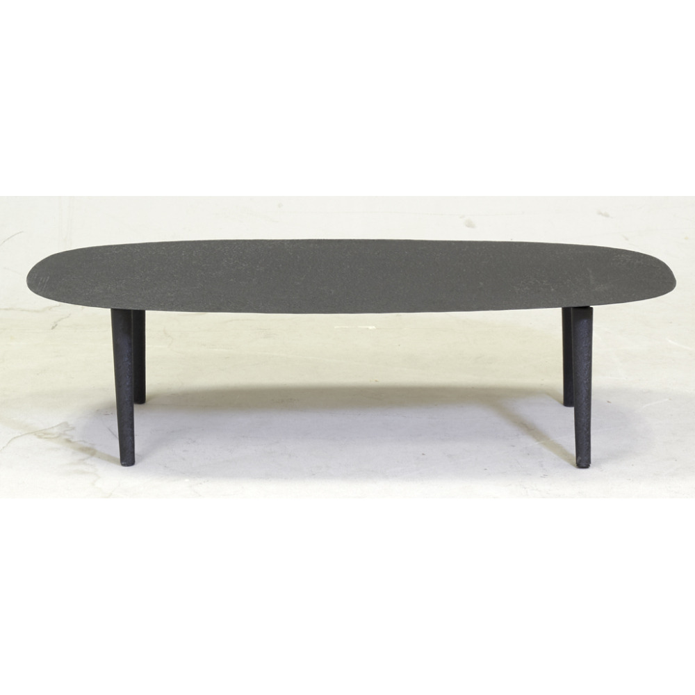 Table basse ovale en métal texturé noir