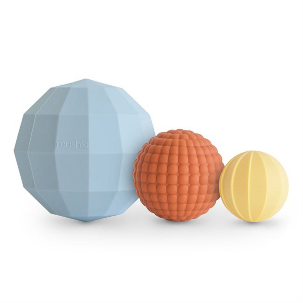 Køb Mushie Powder Blue ​​Nesting Spheres Sanselegetøj