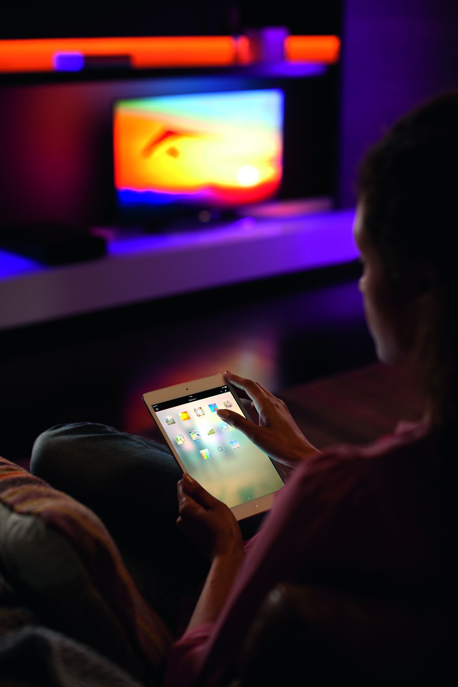 Philips hue LIGHTSTRIP PLUS RGBW EXTENSION LED Streifen - Weiss / B: 100.0 cm x T: 1.45 cm x H: 0.55 cm