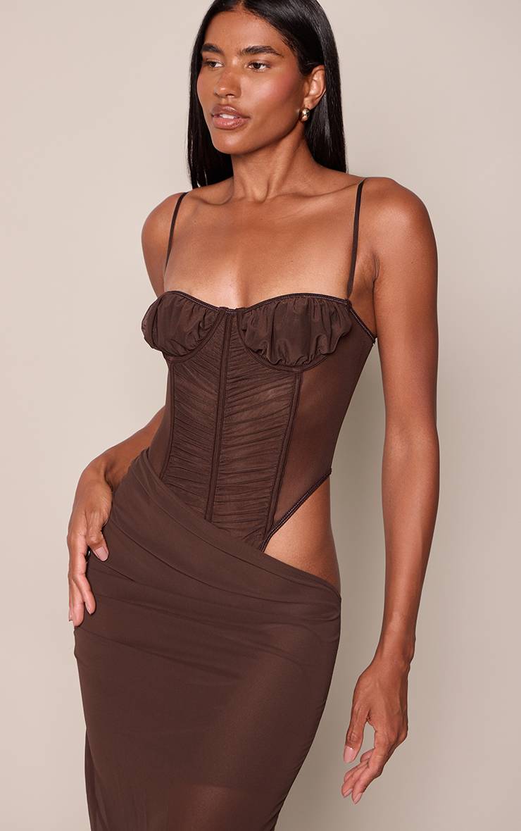 Chocolat Robe Longue En Mesh Froncée Avec Corset Et Découpes