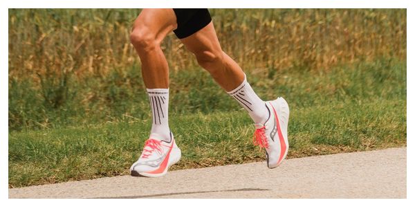 Chaussettes Compressport Aero Socks Blanc/Rouge