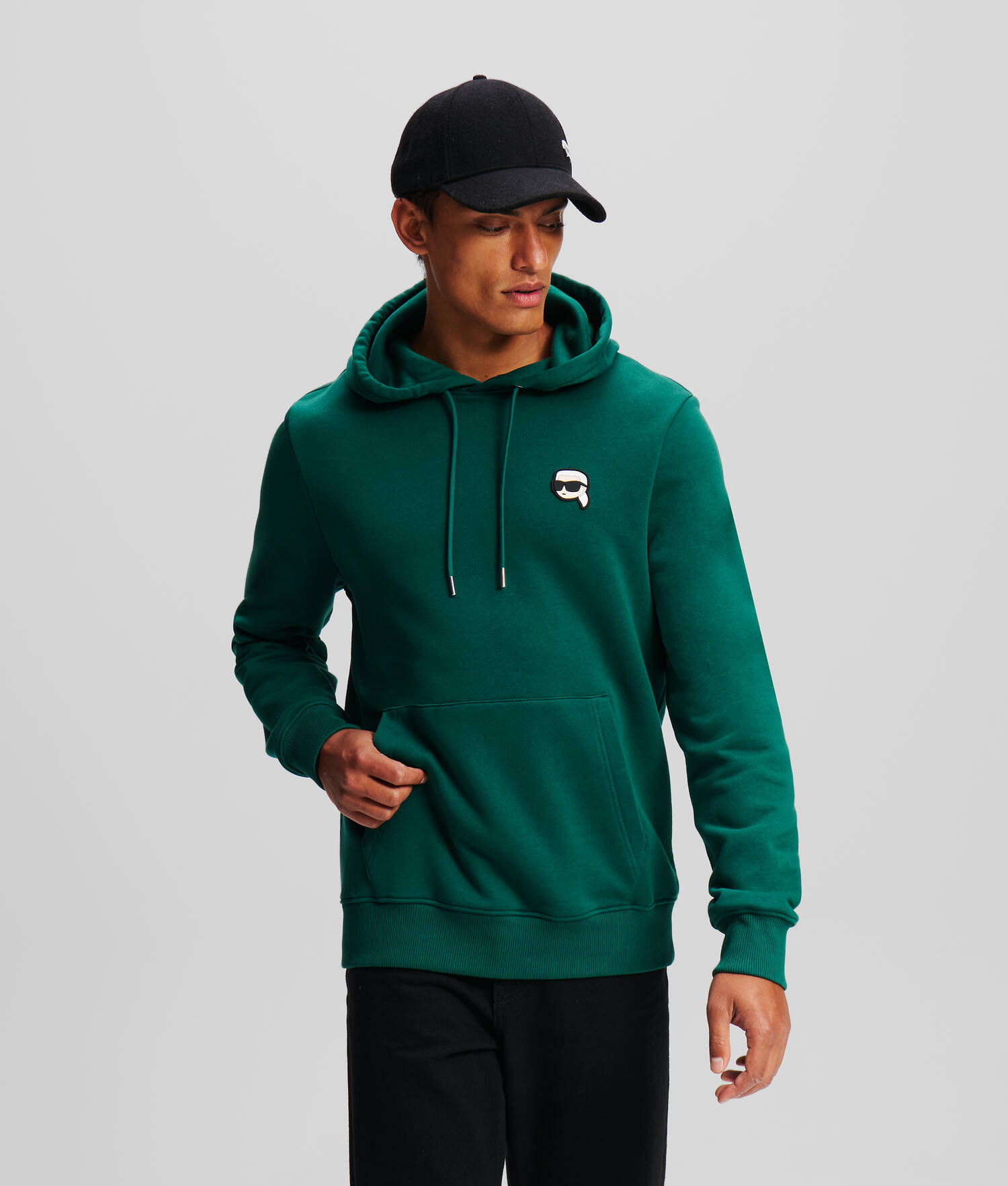 SWEAT À CAPUCHE AVEC ÉCUSSON K/IKONIK KARL