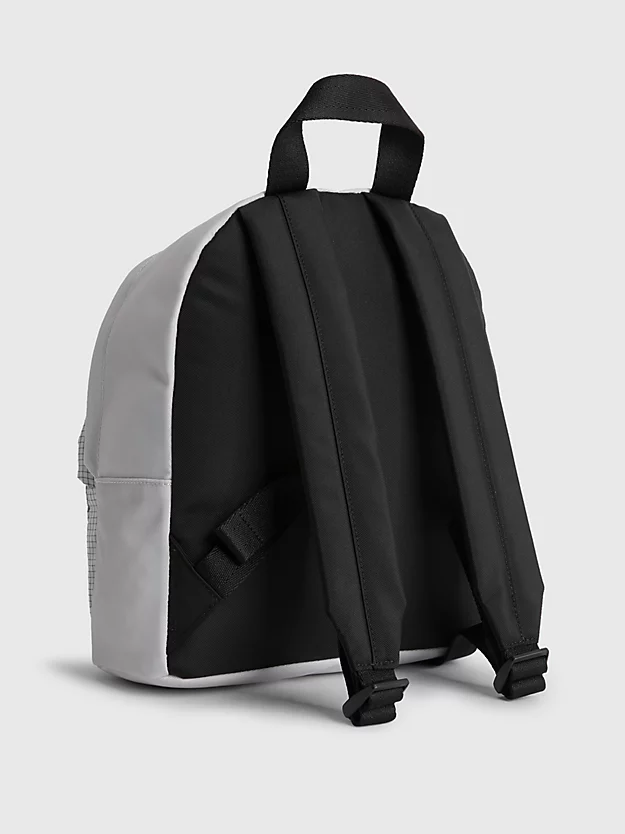 Mochila infantil feita de poliéster reciclado