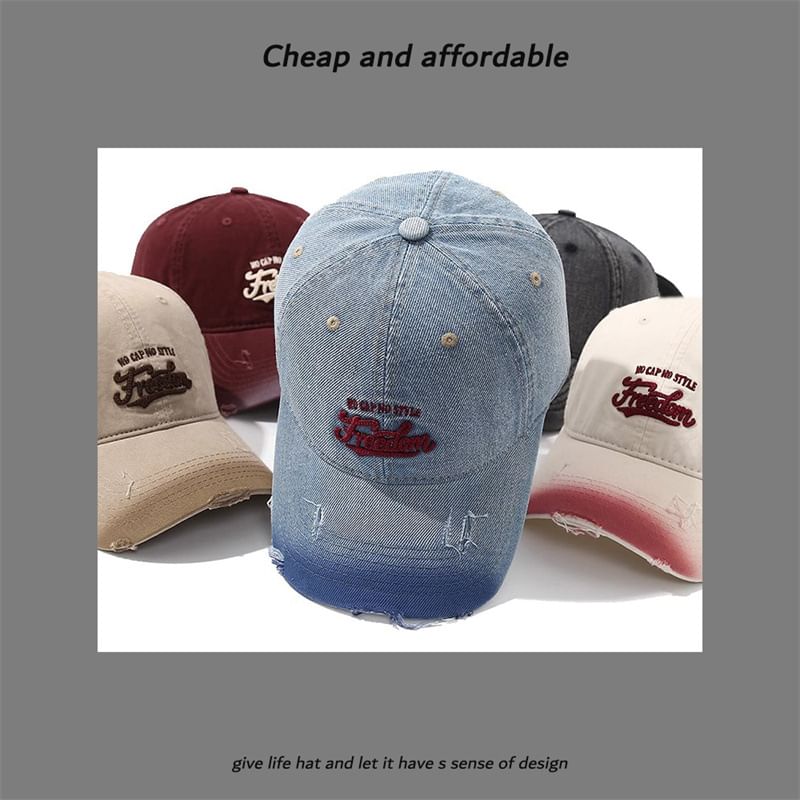 Oktokki - Geborduurde pet met letters en gewassen details