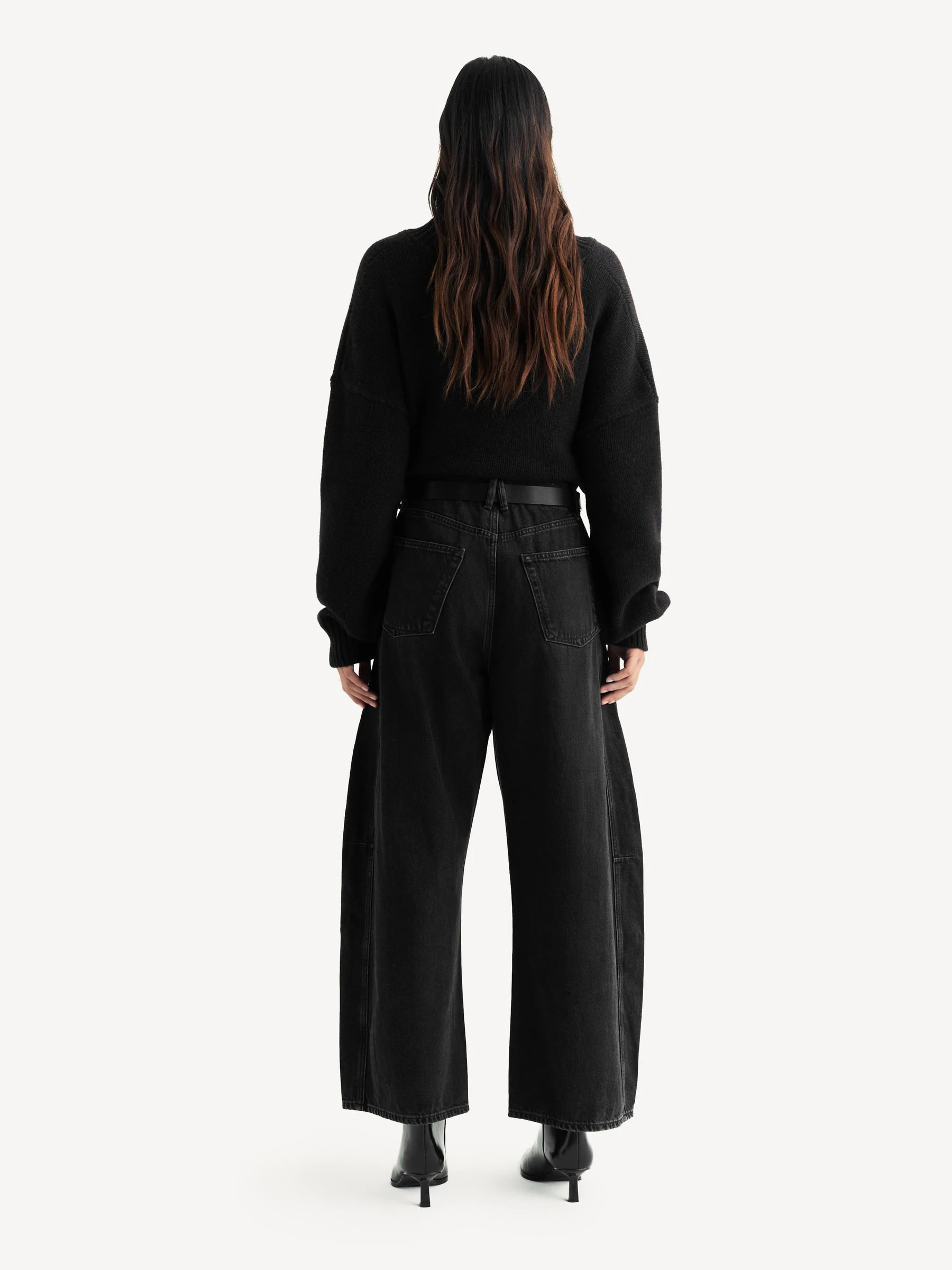 Good American Extreme Barrel Jeans