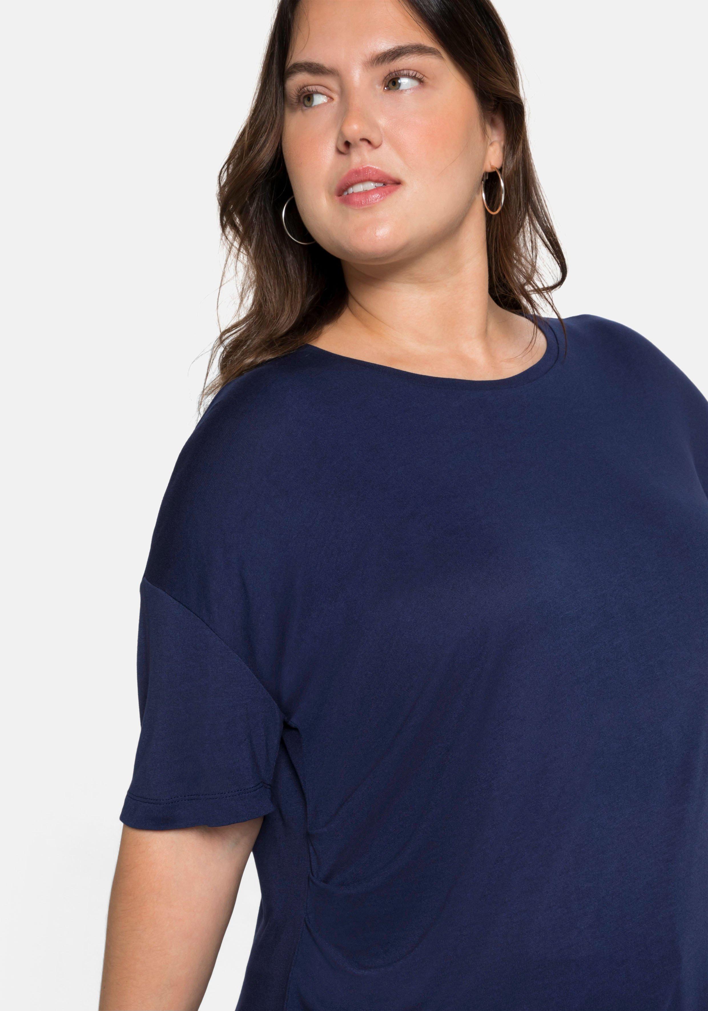 Shirt mit asymmetrischem Saum und Falten