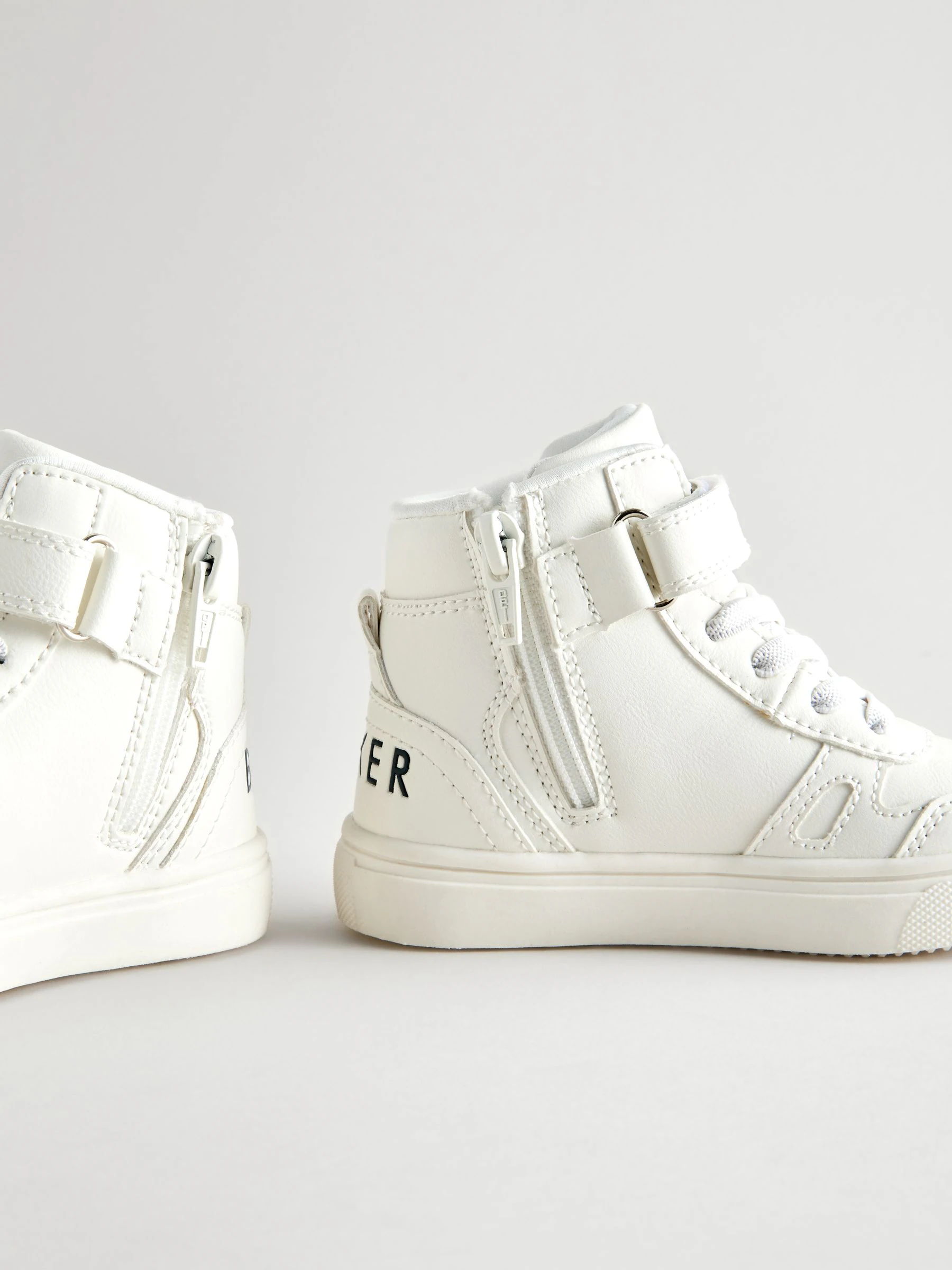 Baker by Ted Baker witte hoge jongenssneakers met geweven merkband