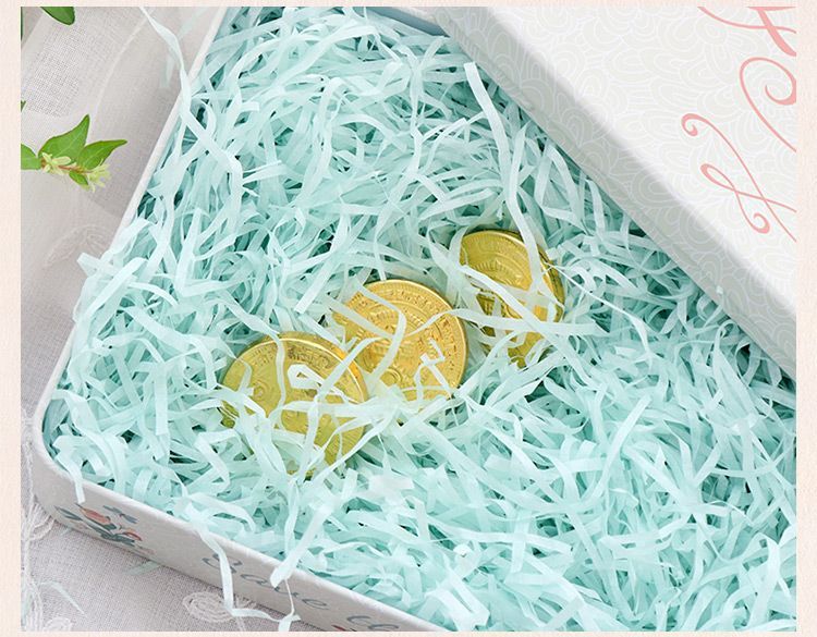 Bakebask - Decoraties van raffia versnipperd papier