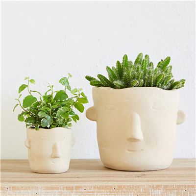 Pots en terre cuite visages